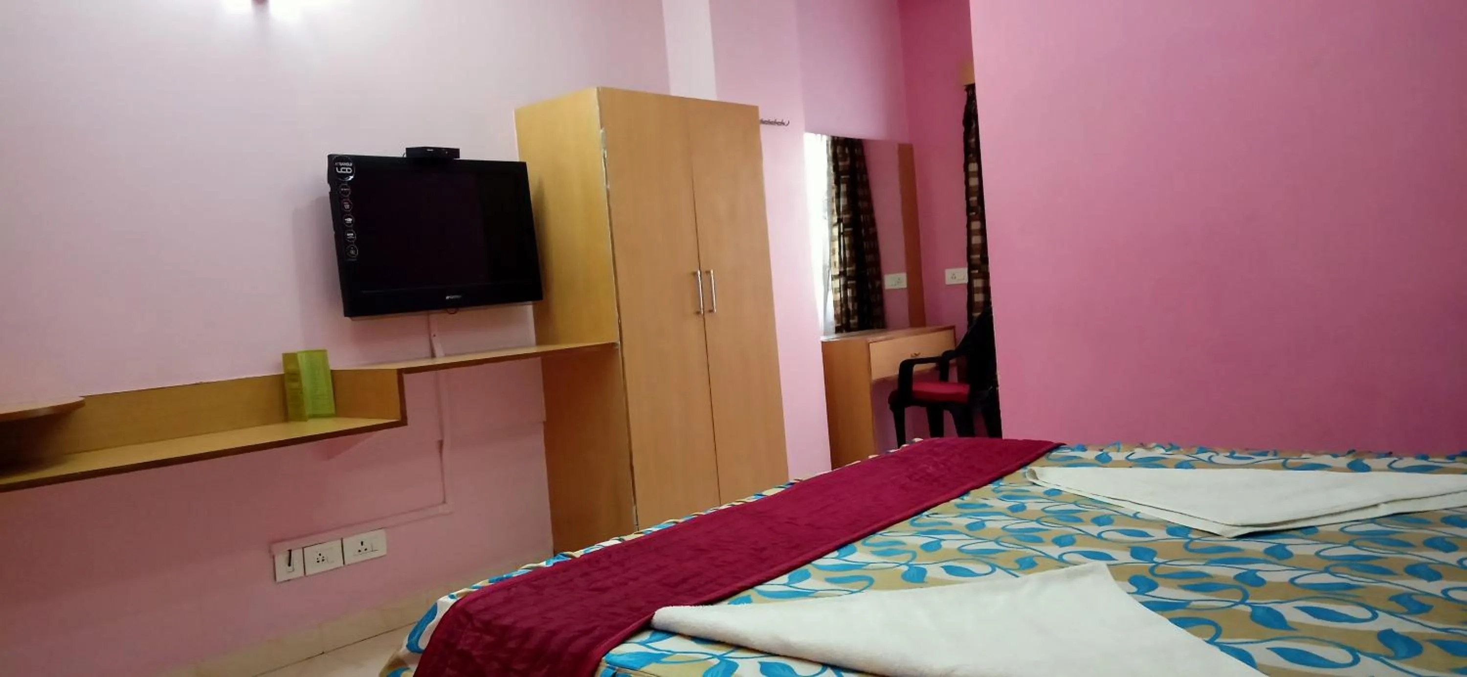 Photo of the whole room in Hotel Barbareek