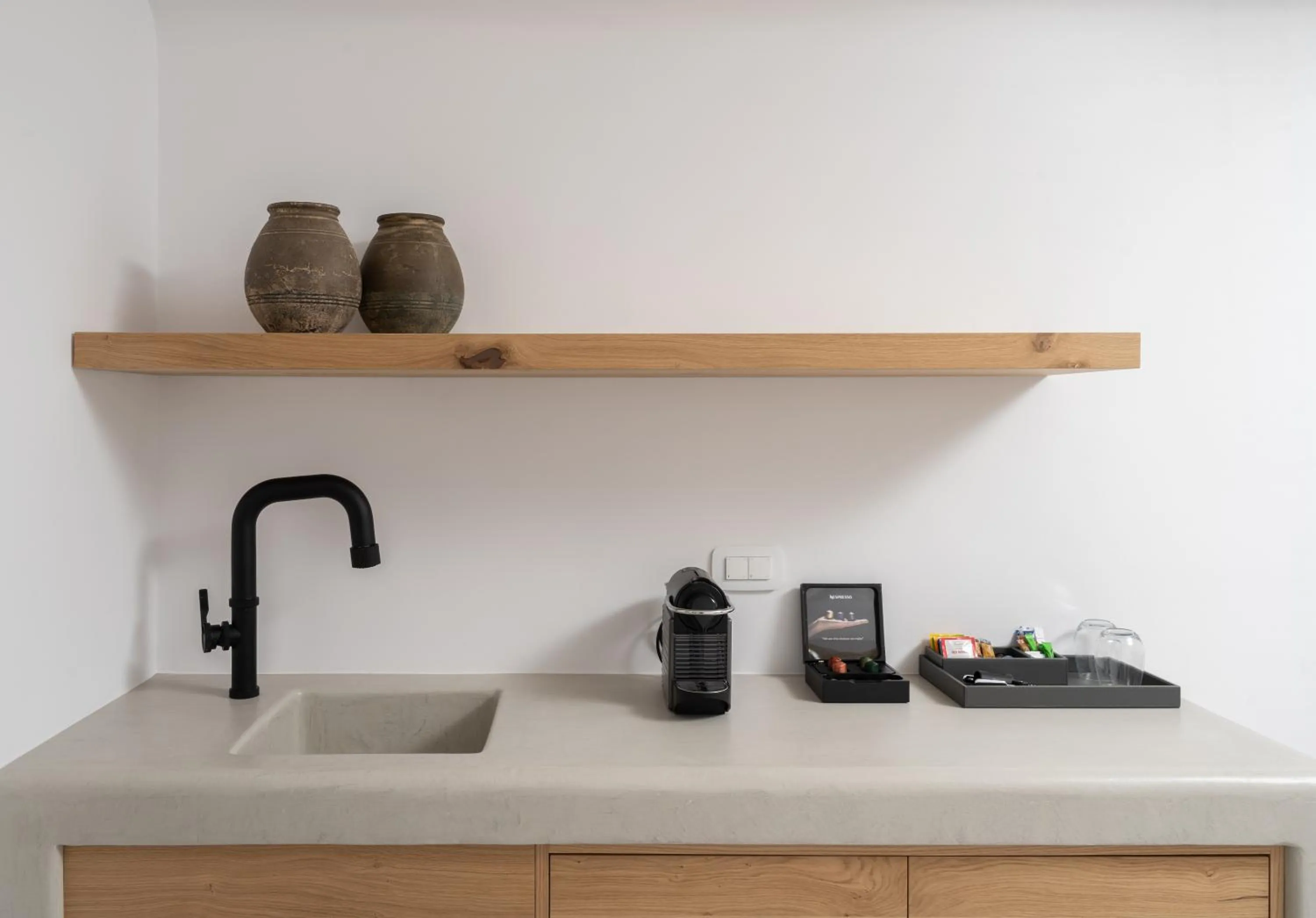 Coffee/tea facilities in La Ponta Villas & Suites