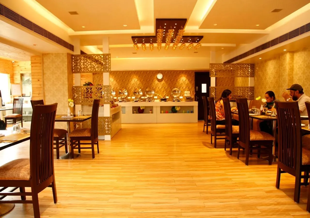 Restaurant/places to eat in M B Greens Clarks Inn