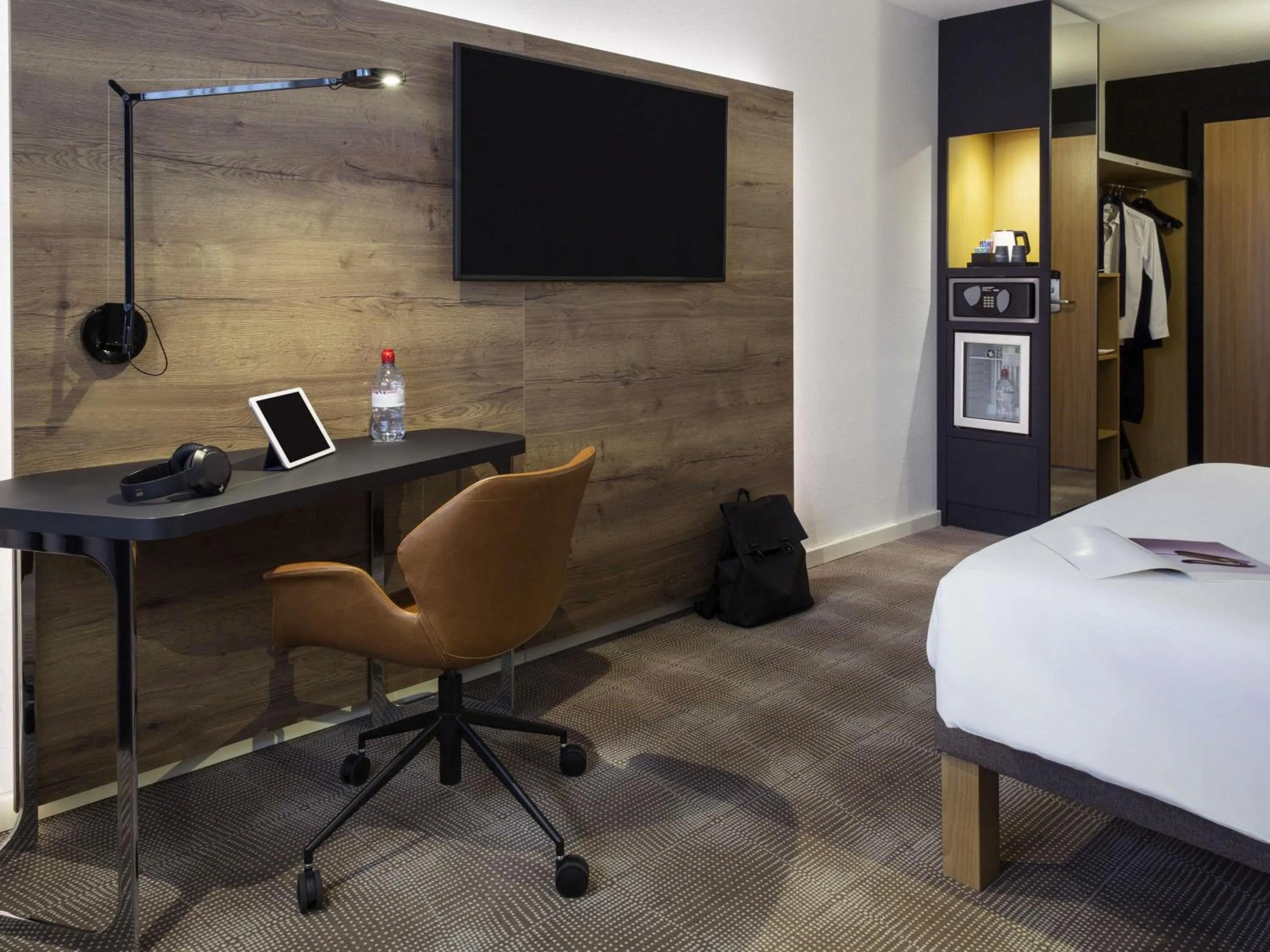 Bedroom, Bed in Novotel Lausanne Bussigny