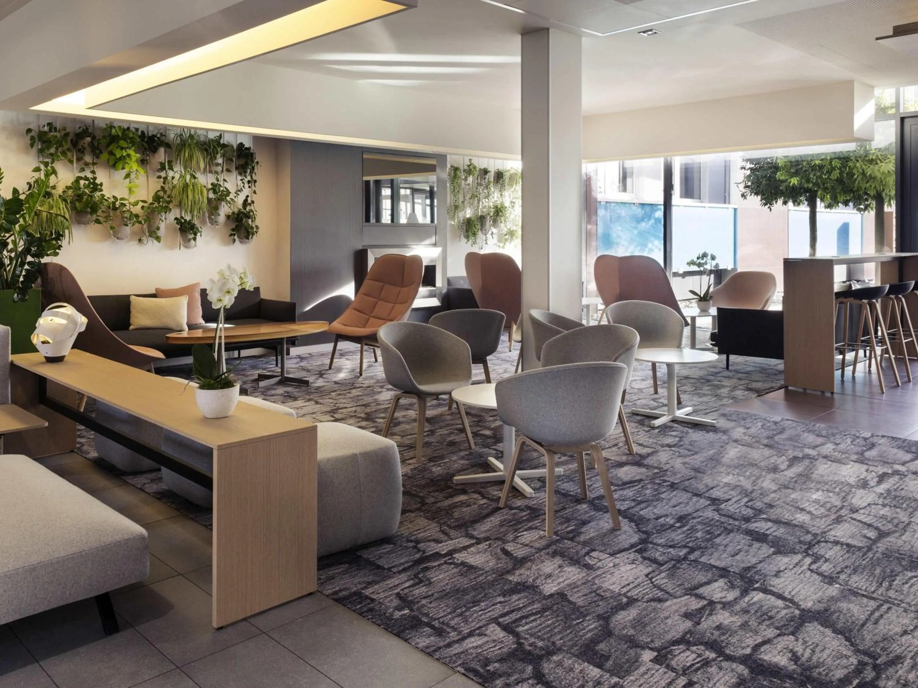 Lounge or bar in Novotel Lausanne Bussigny