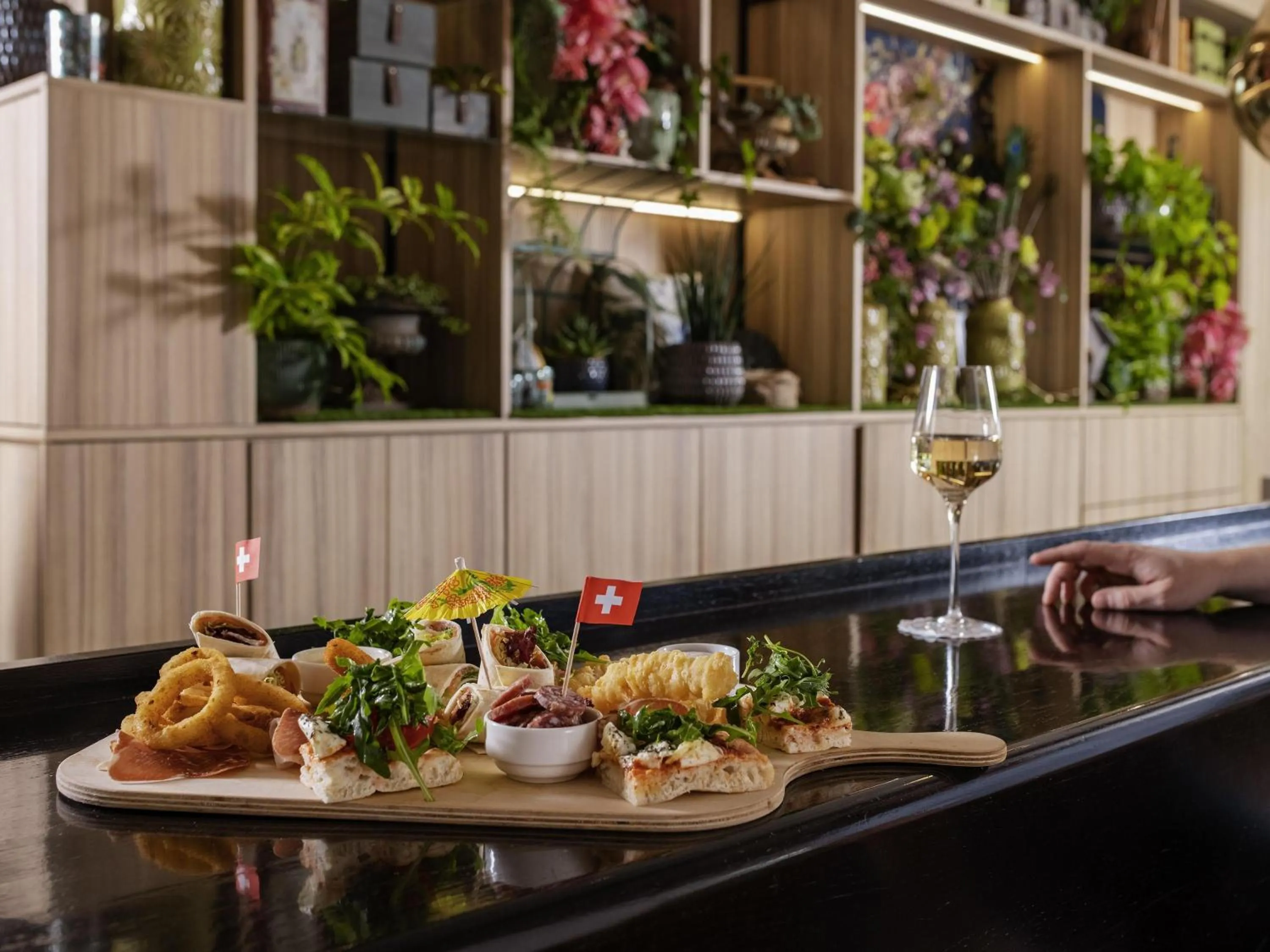 Lounge or bar in Novotel Lausanne Bussigny