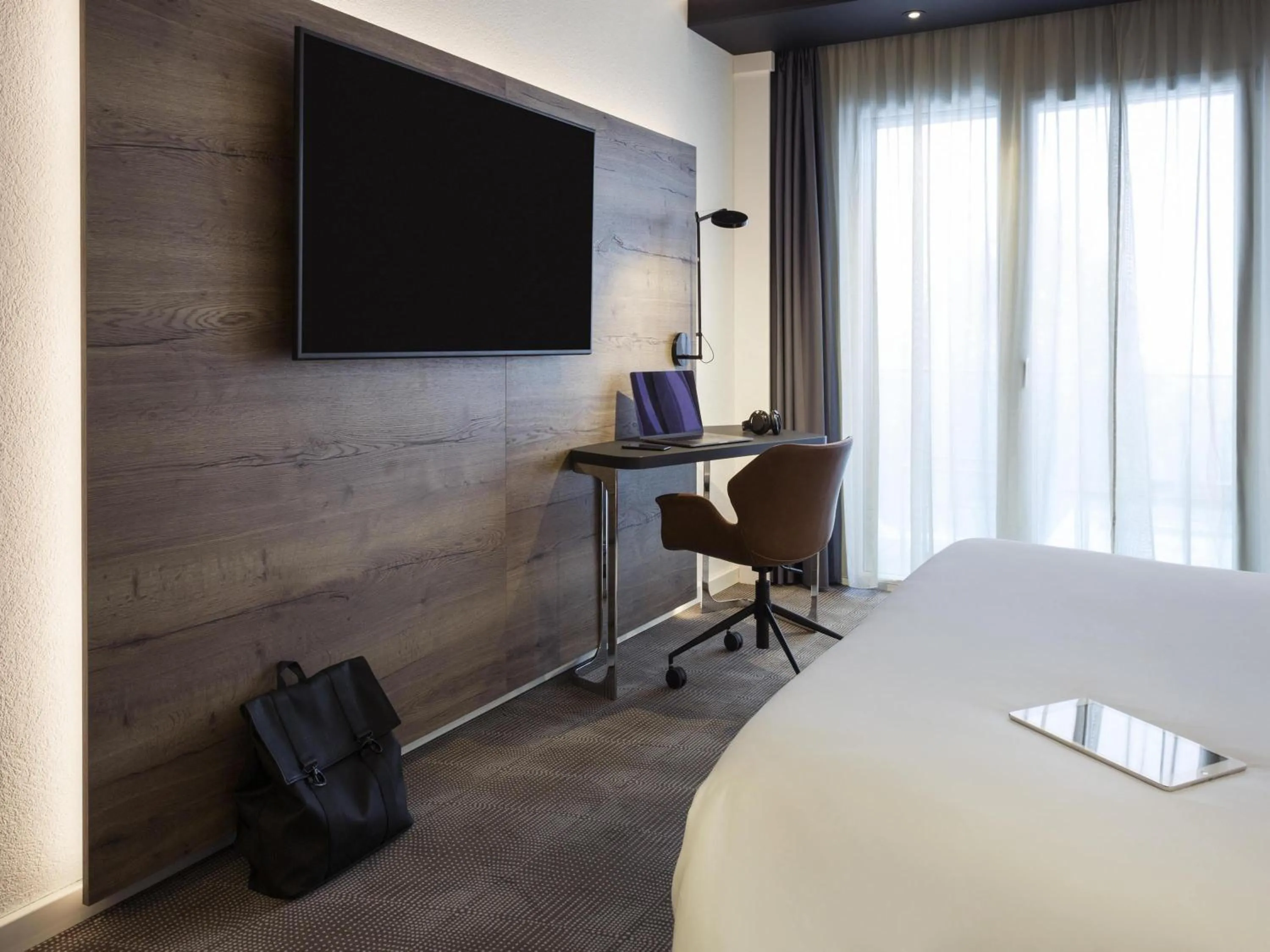 Bedroom, Bed in Novotel Lausanne Bussigny