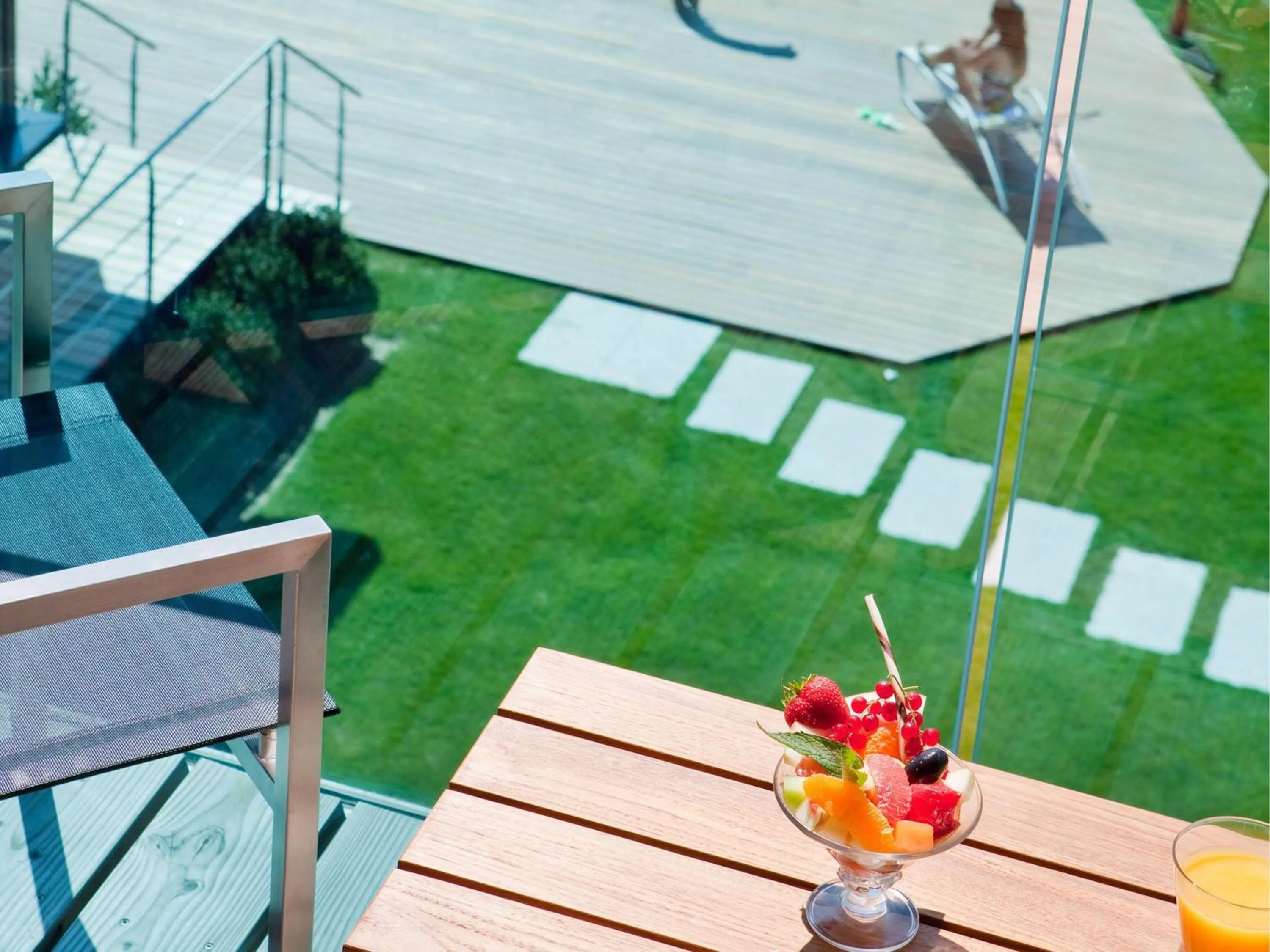 Pool view in Novotel Lausanne Bussigny