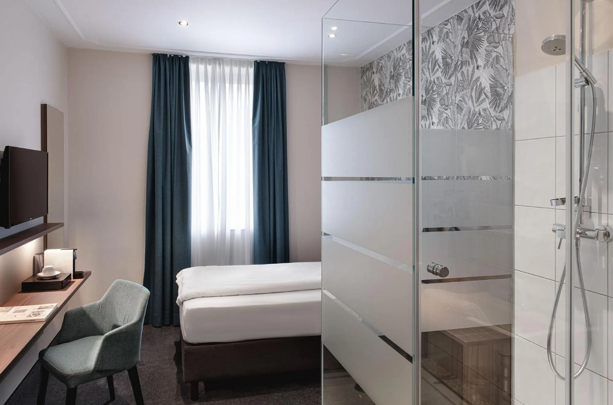 Photo of the whole room, Bed in Sympathie-Hotel Fürstenhof