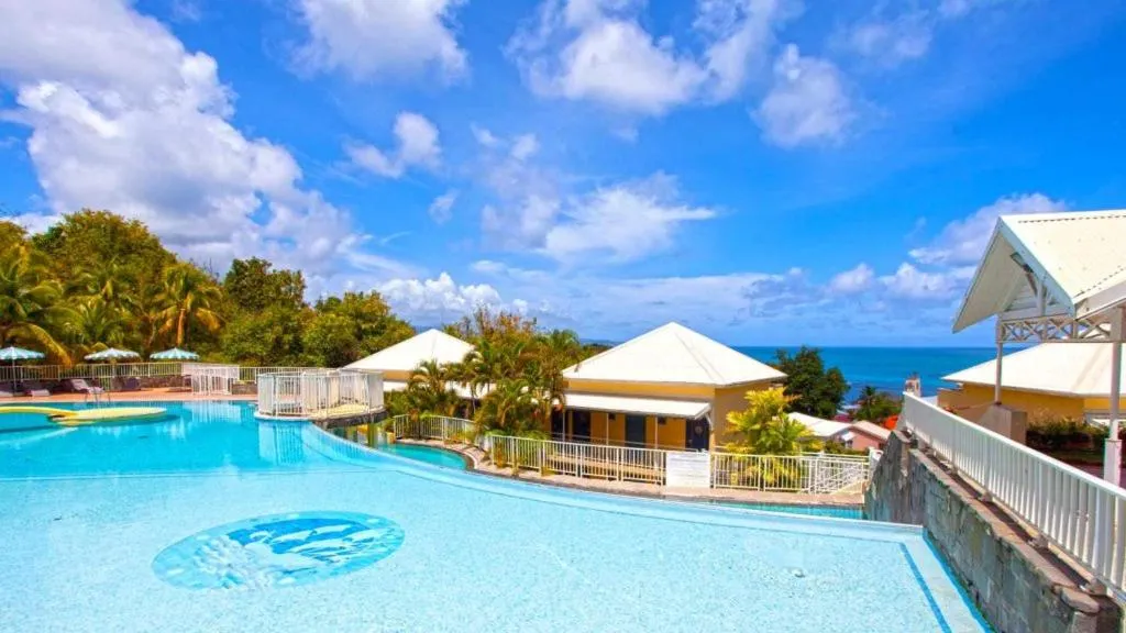 Swimming pool in Résidence de la baie 2 - BLEU SOLEIL TARTANE