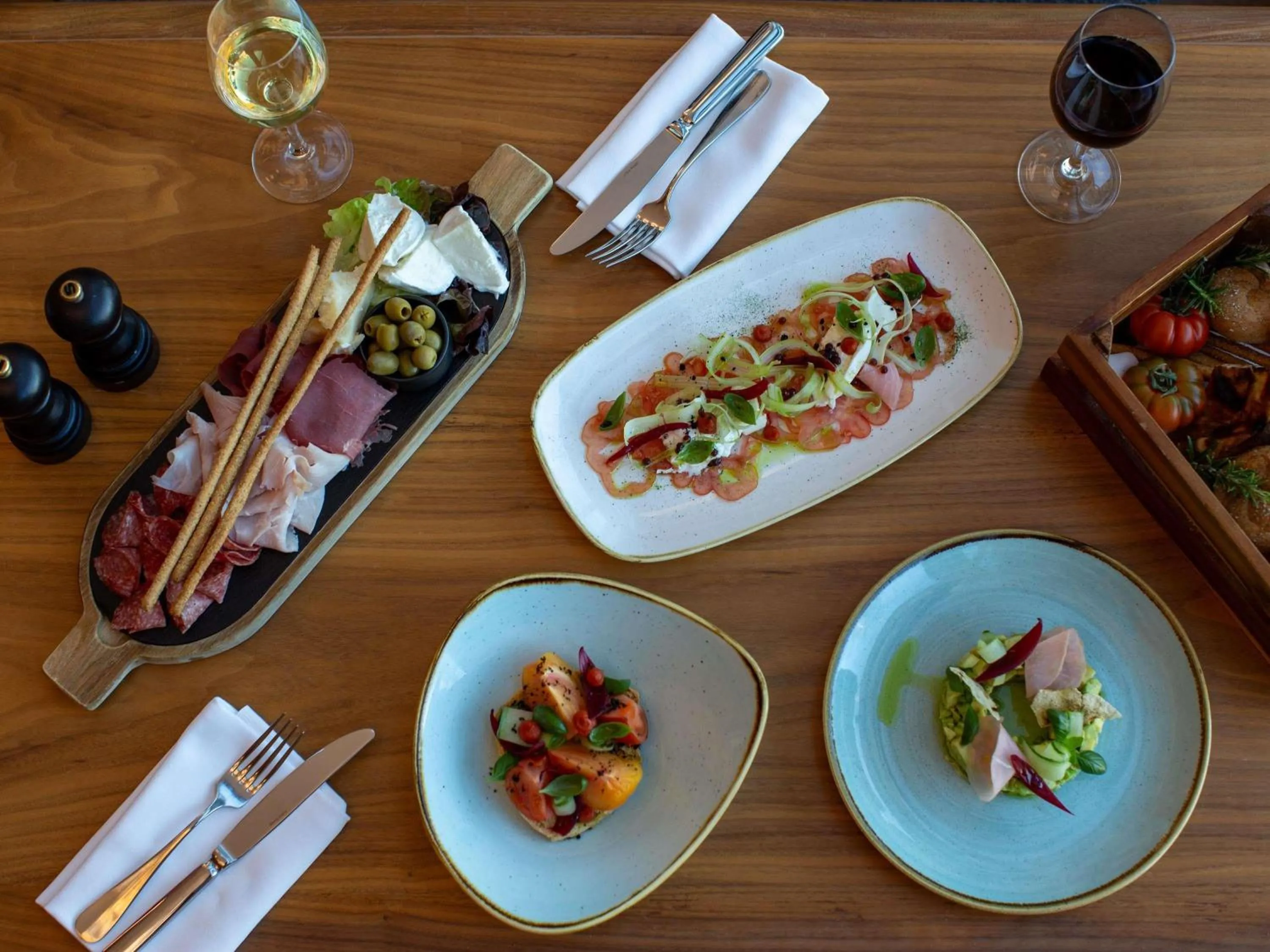 Restaurant/places to eat in Novotel Zurich City West