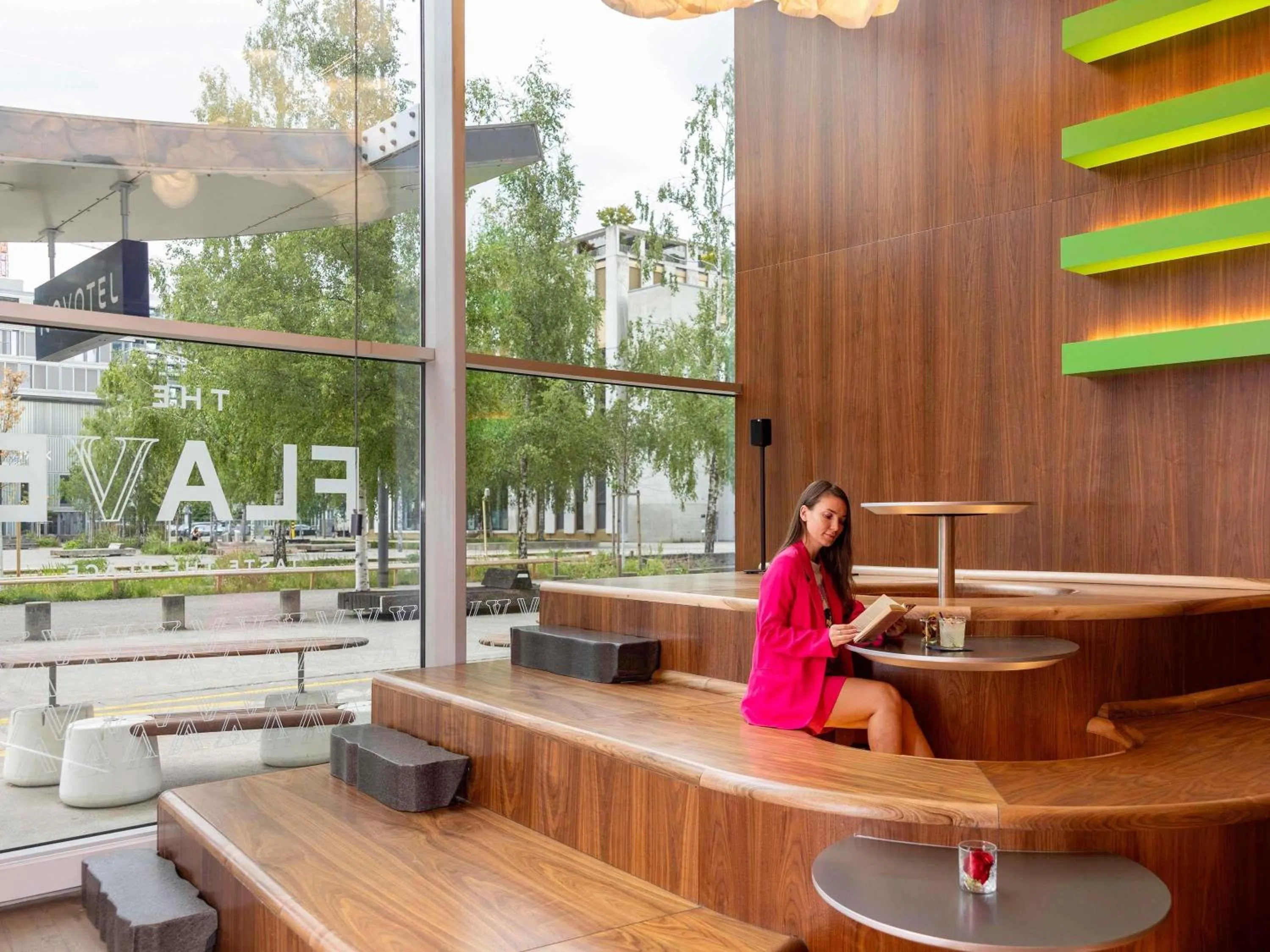 Lounge or bar in Novotel Zurich City West