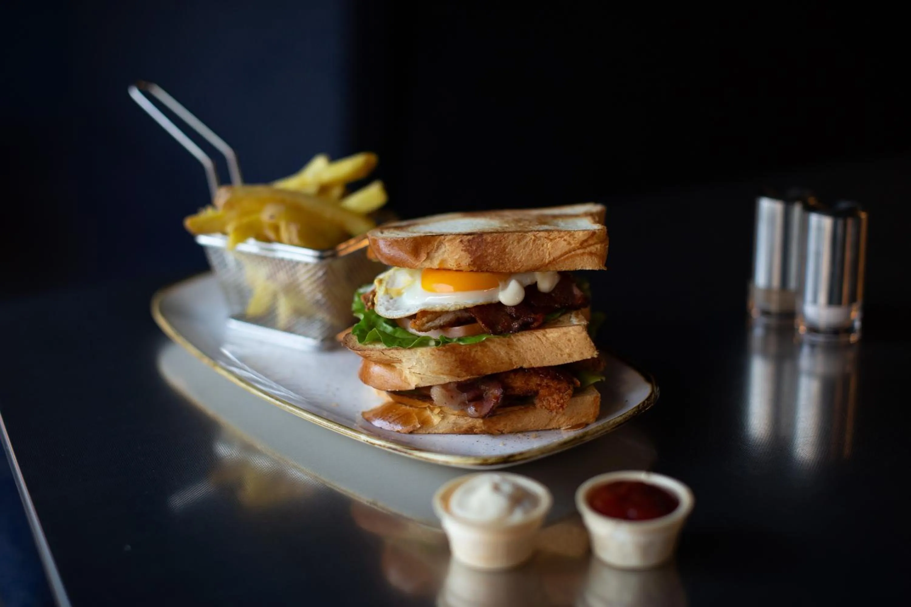 Restaurant/places to eat in Novotel Zurich City West