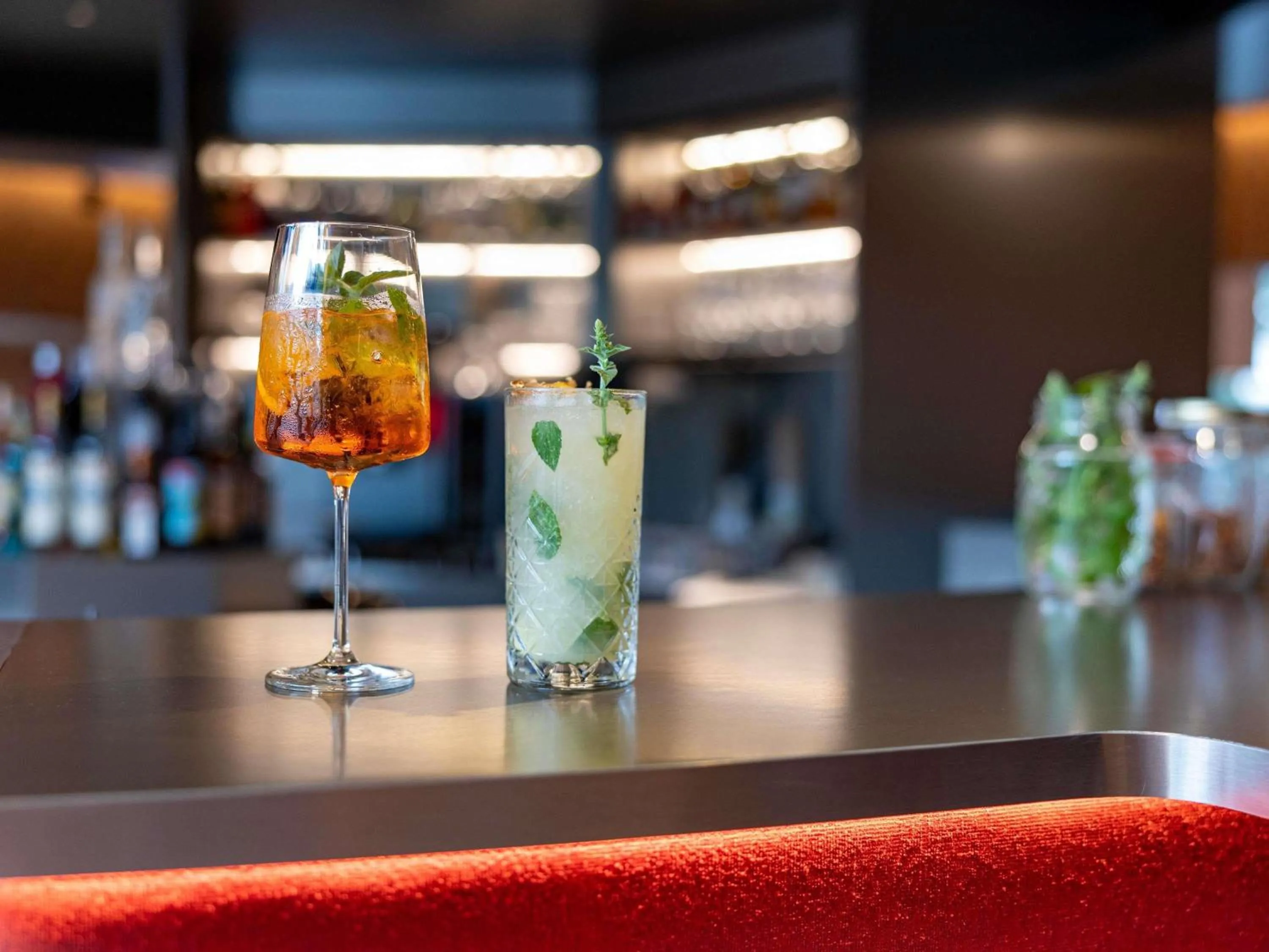 Lounge or bar in Novotel Zurich City West