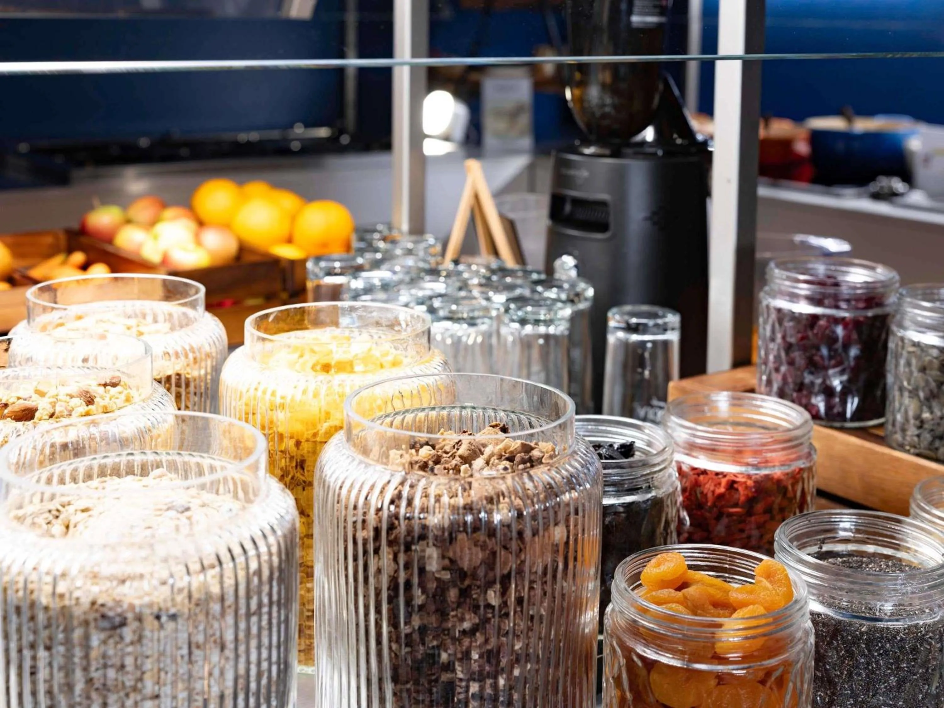 Restaurant/places to eat in Novotel Zurich City West