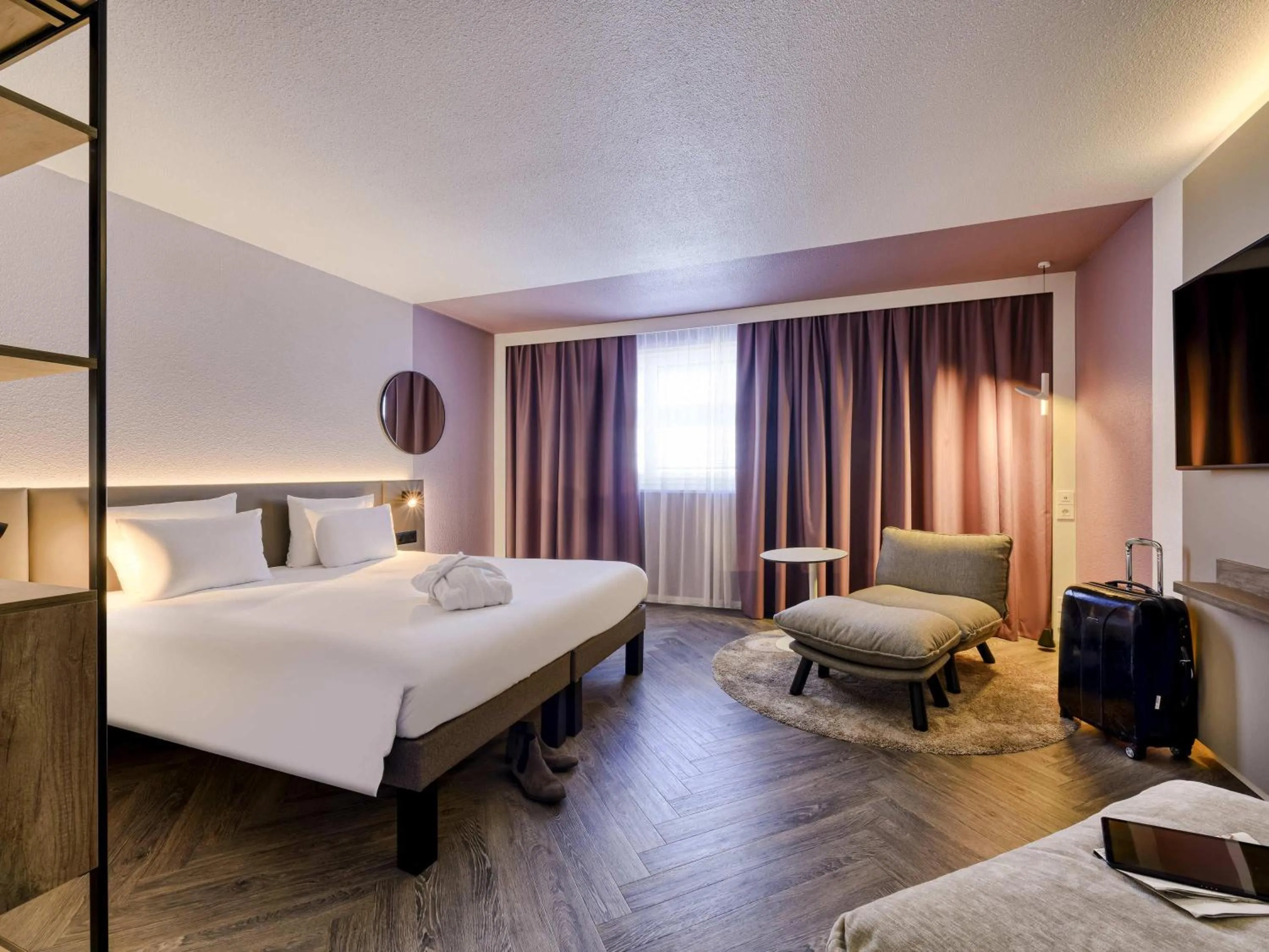 Bedroom, Bed in Novotel Zurich City West