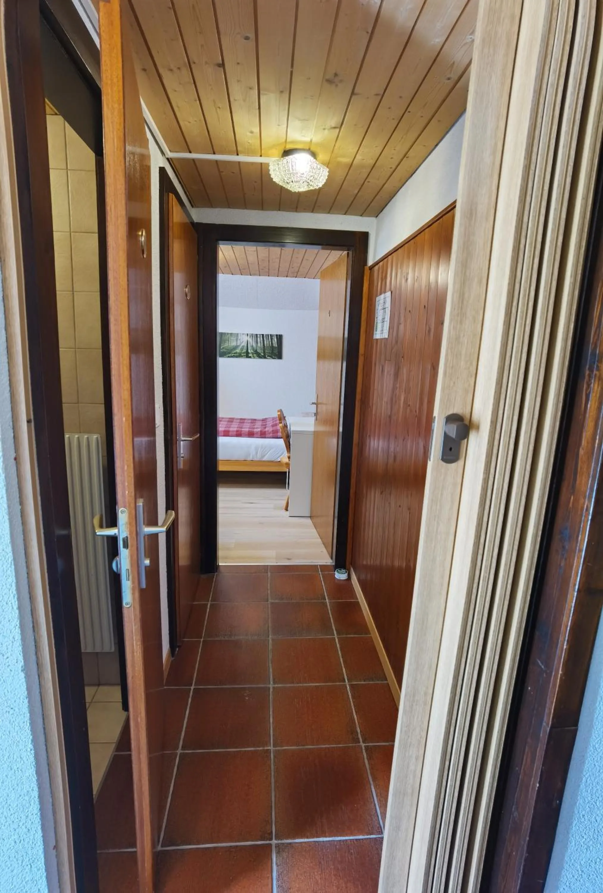 Photo of the whole room, Bed in Auberge la Tzoumaz