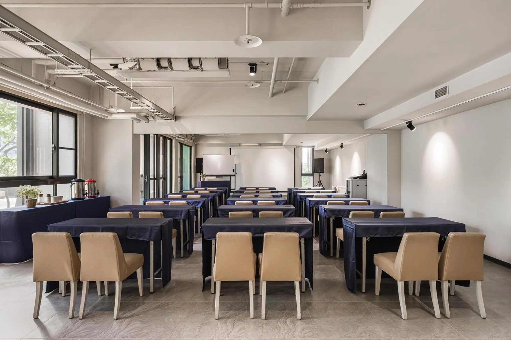 Meeting/conference room in Hotel YAM LAGOM