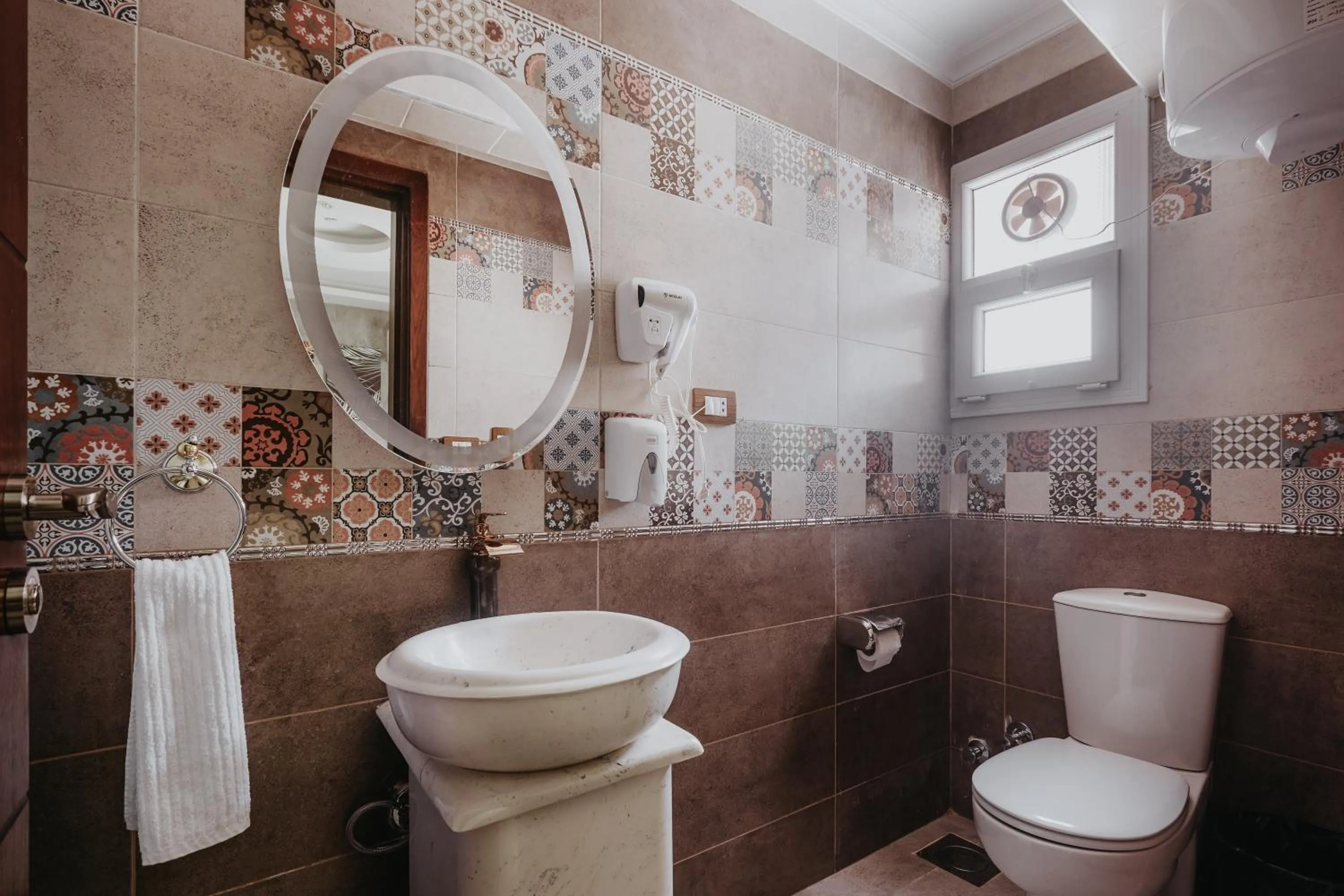 Bathroom in Pyramids Planet Hotel