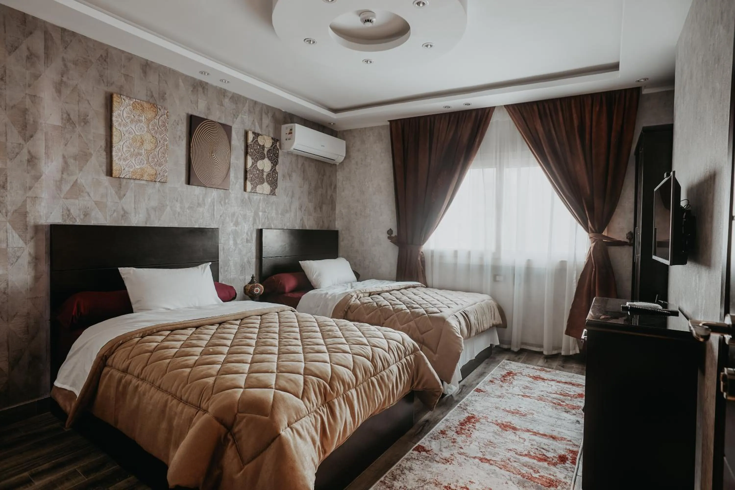 Photo of the whole room, Bed in Pyramids Planet Hotel