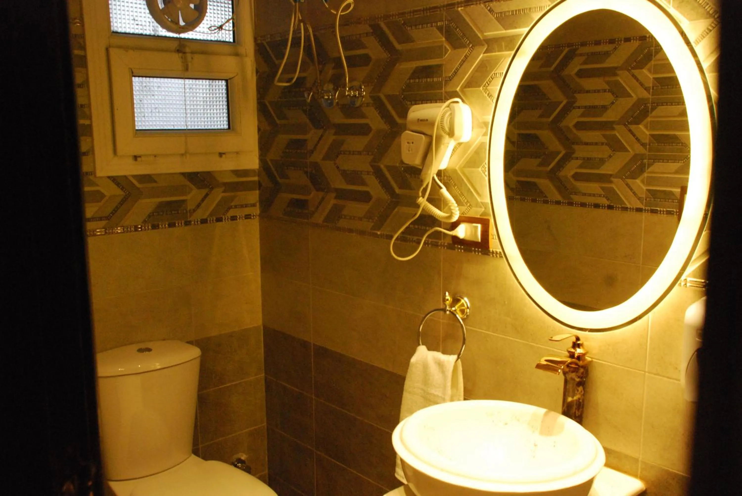 Bathroom in Pyramids Planet Hotel