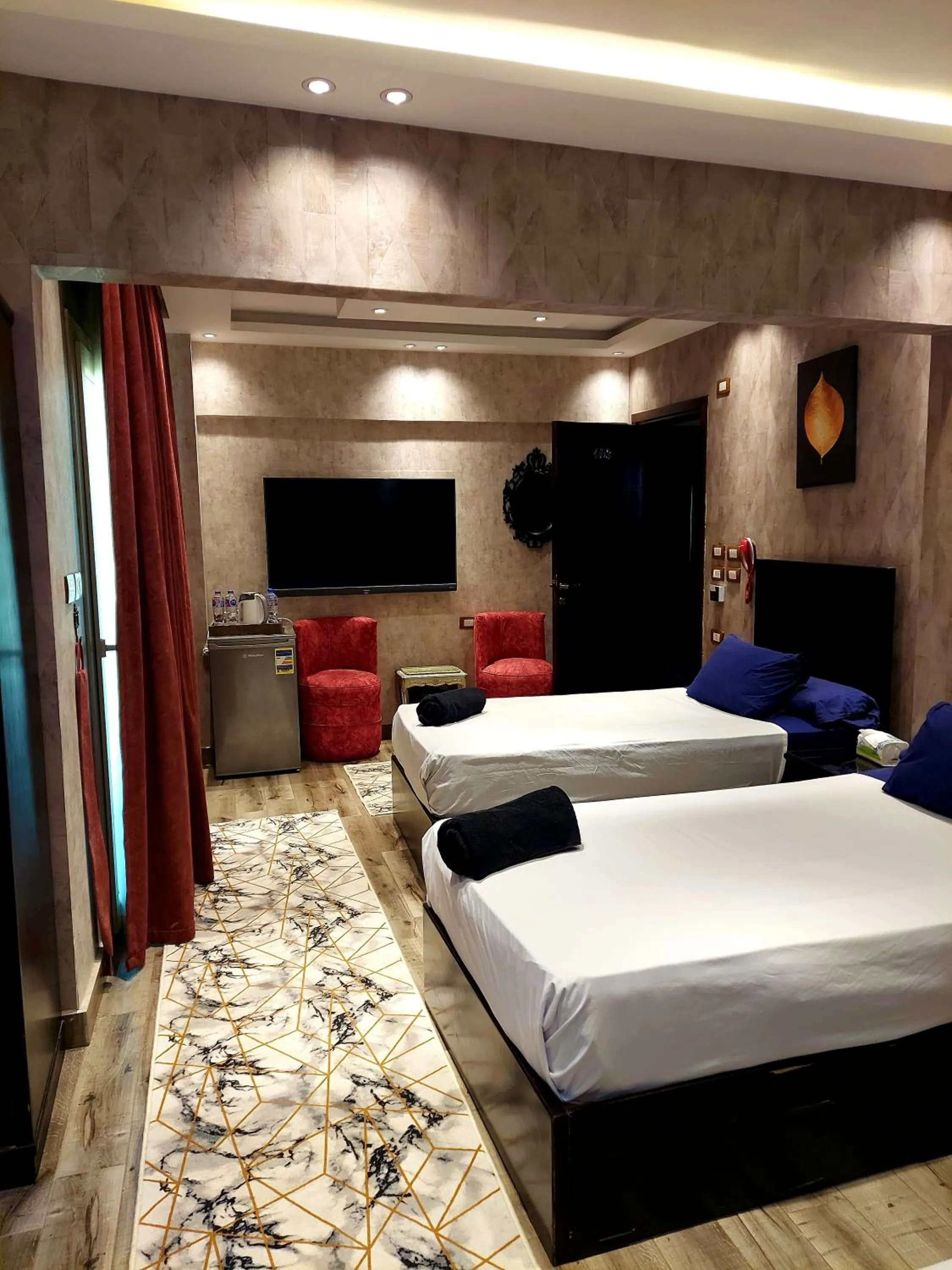 Bedroom, Bed in Pyramids Planet Hotel