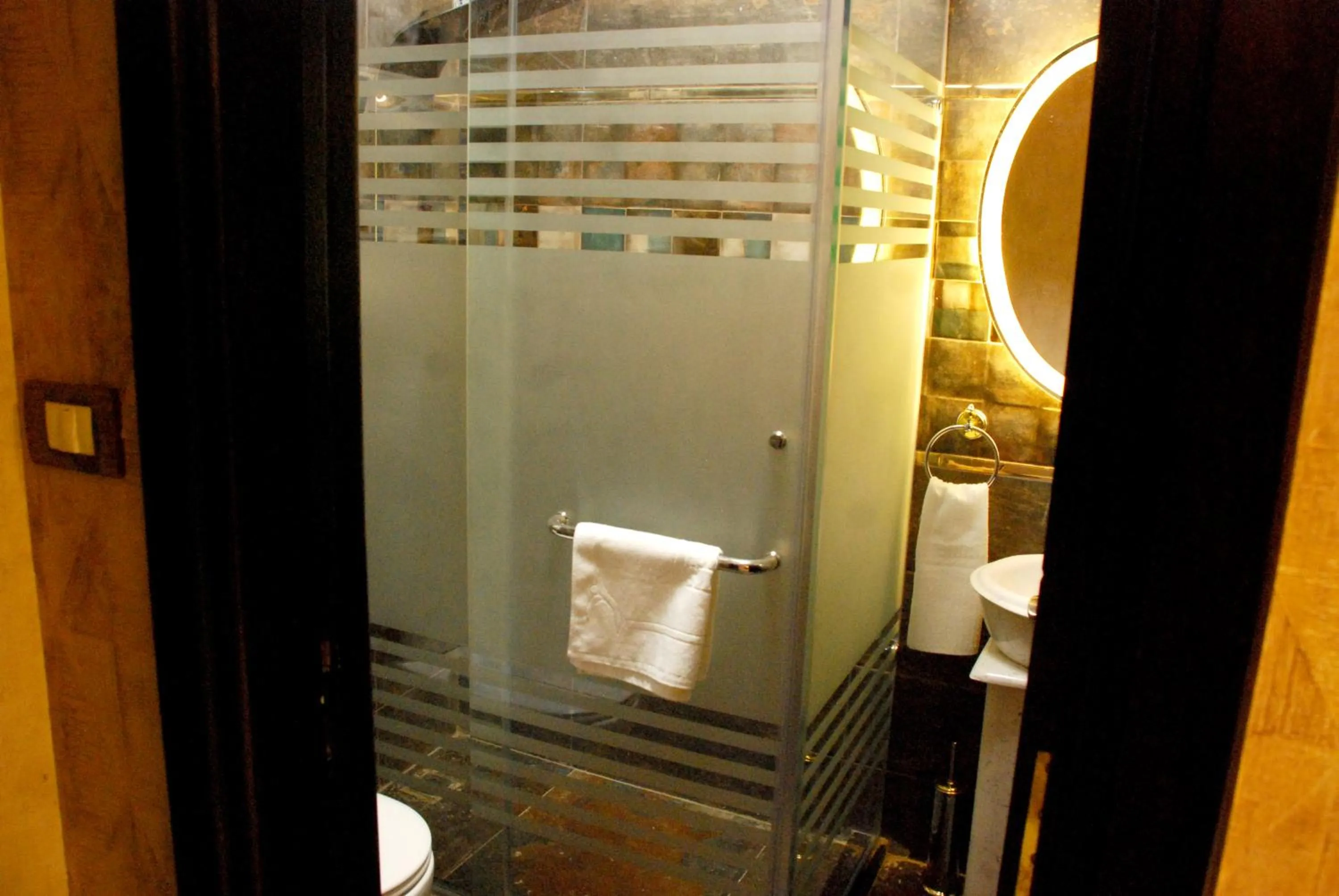 Bathroom in Pyramids Planet Hotel