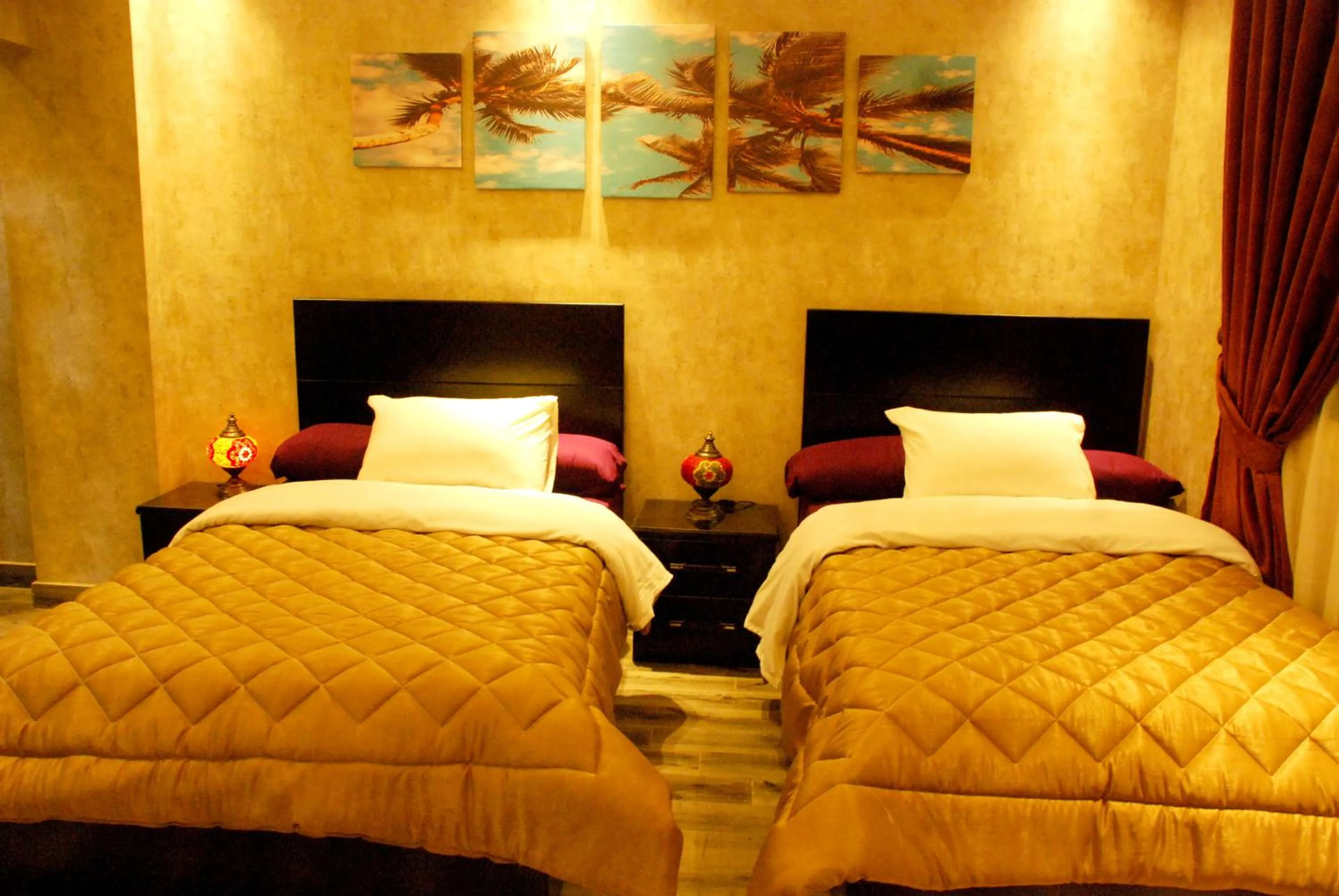 Bedroom, Bed in Pyramids Planet Hotel