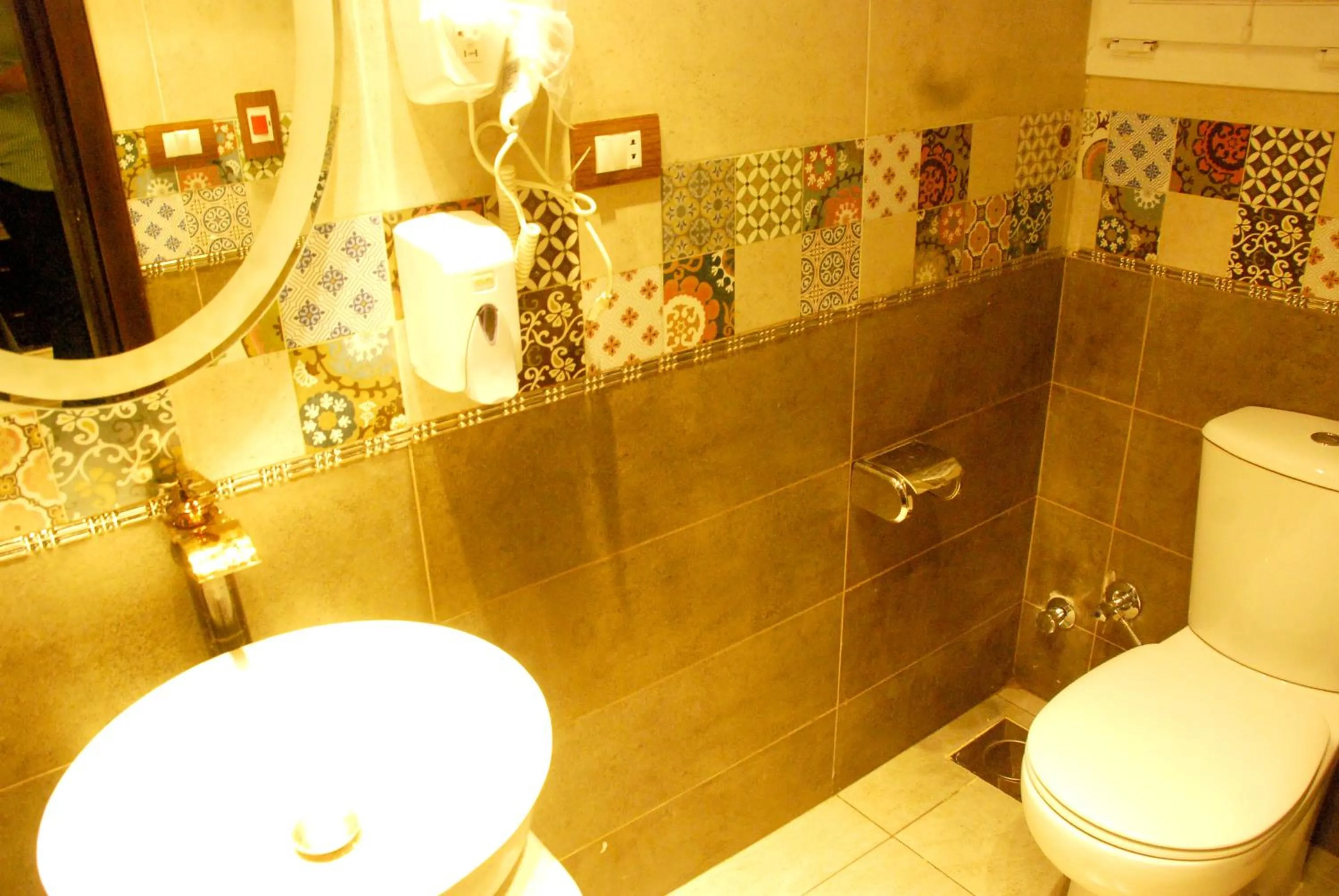 Bathroom in Pyramids Planet Hotel