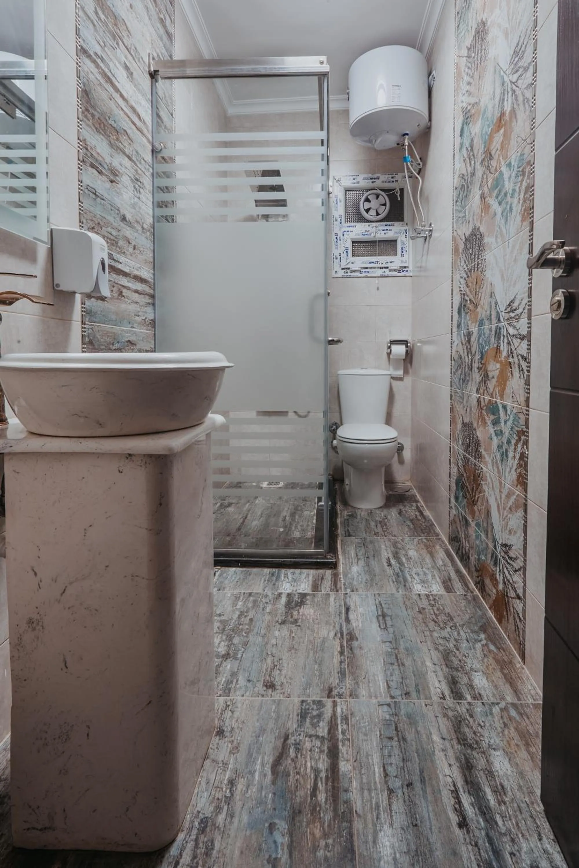 Bathroom in Pyramids Planet Hotel