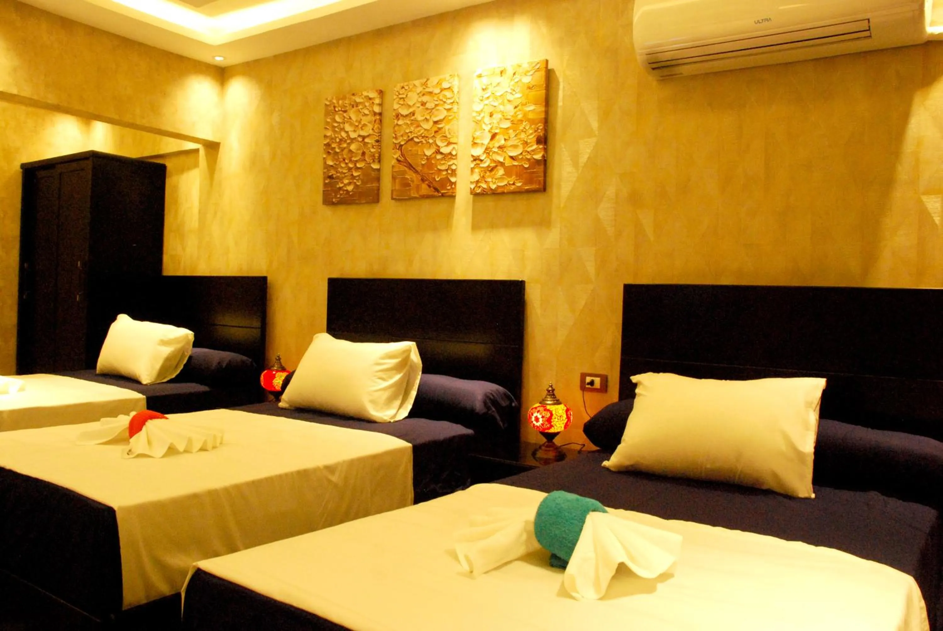 Bedroom, Bed in Pyramids Planet Hotel