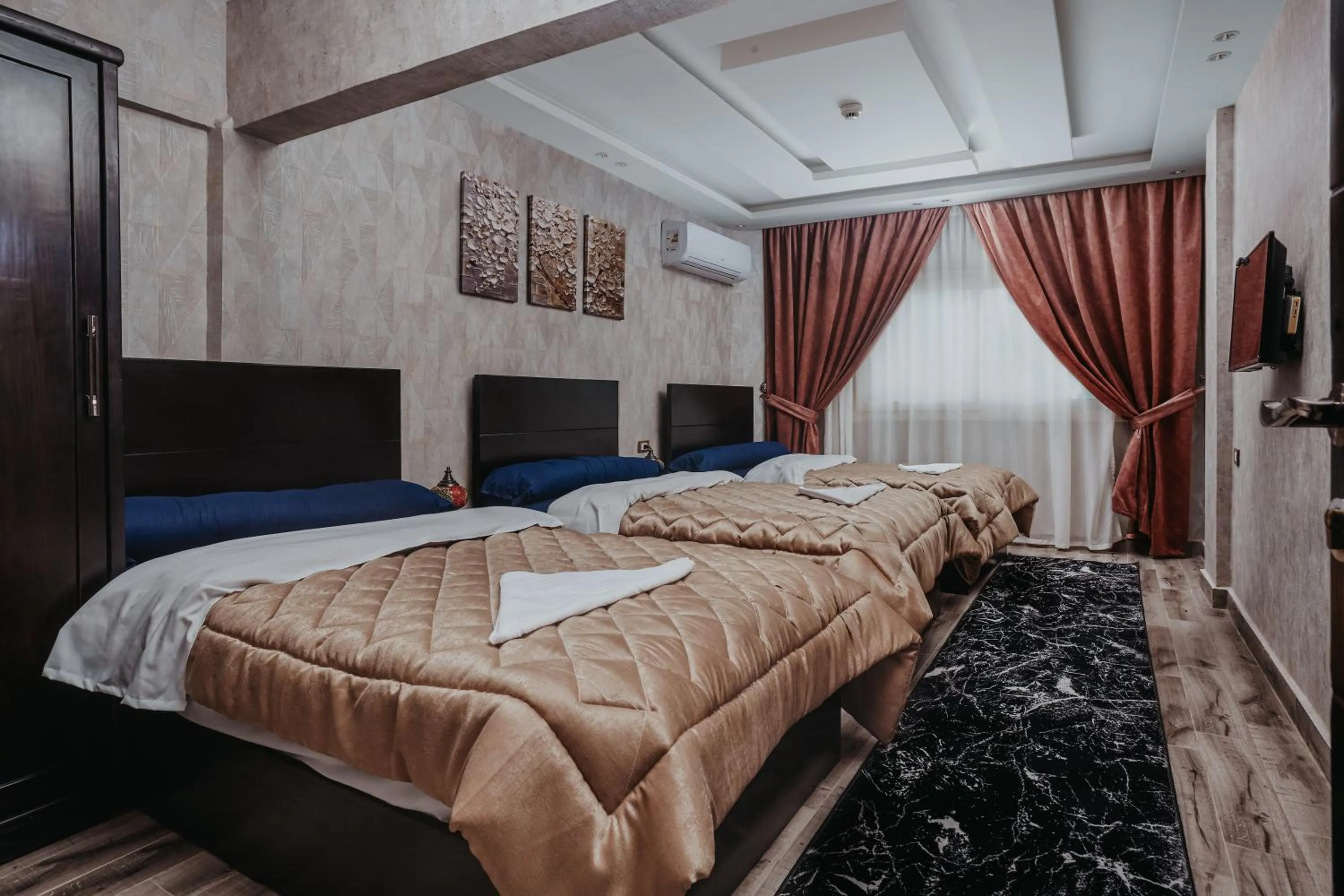 Bedroom, Bed in Pyramids Planet Hotel