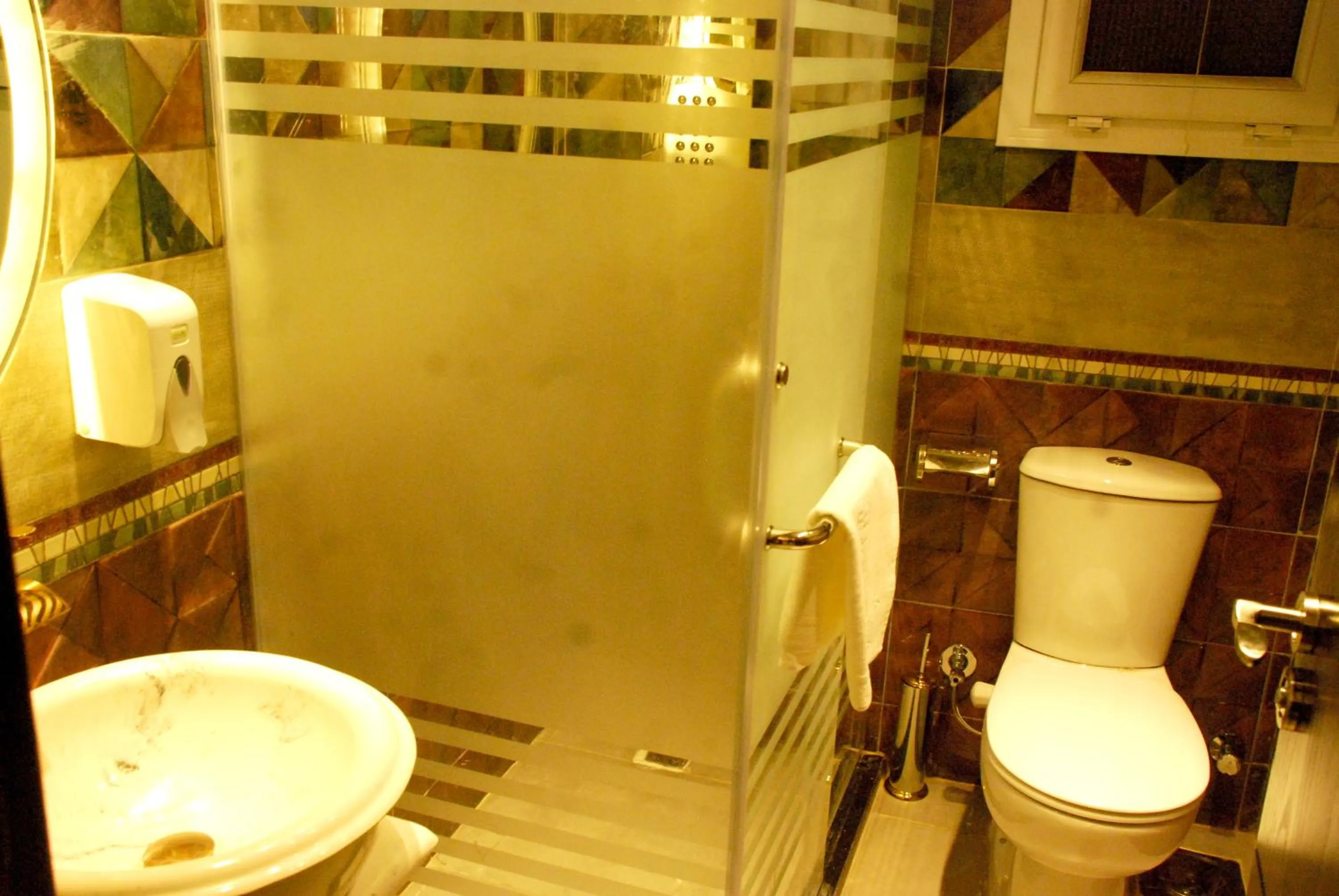 Bathroom in Pyramids Planet Hotel