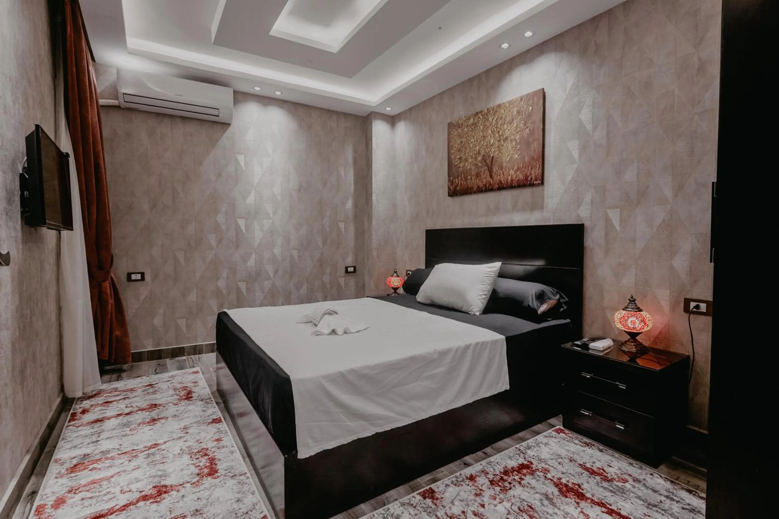 Photo of the whole room, Bed in Pyramids Planet Hotel