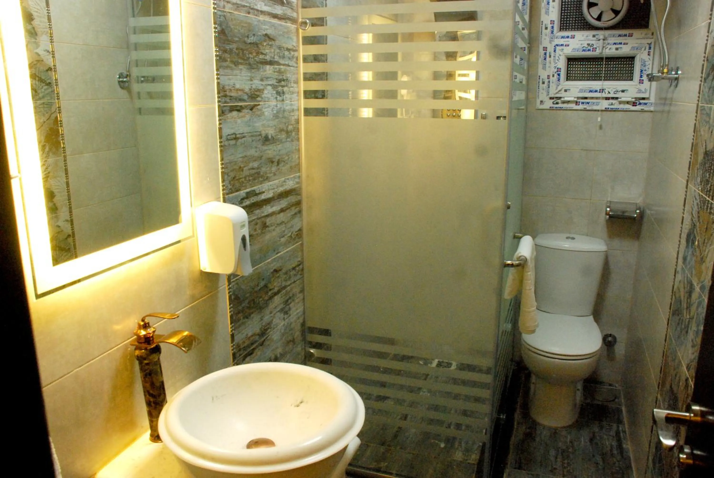 Bathroom in Pyramids Planet Hotel