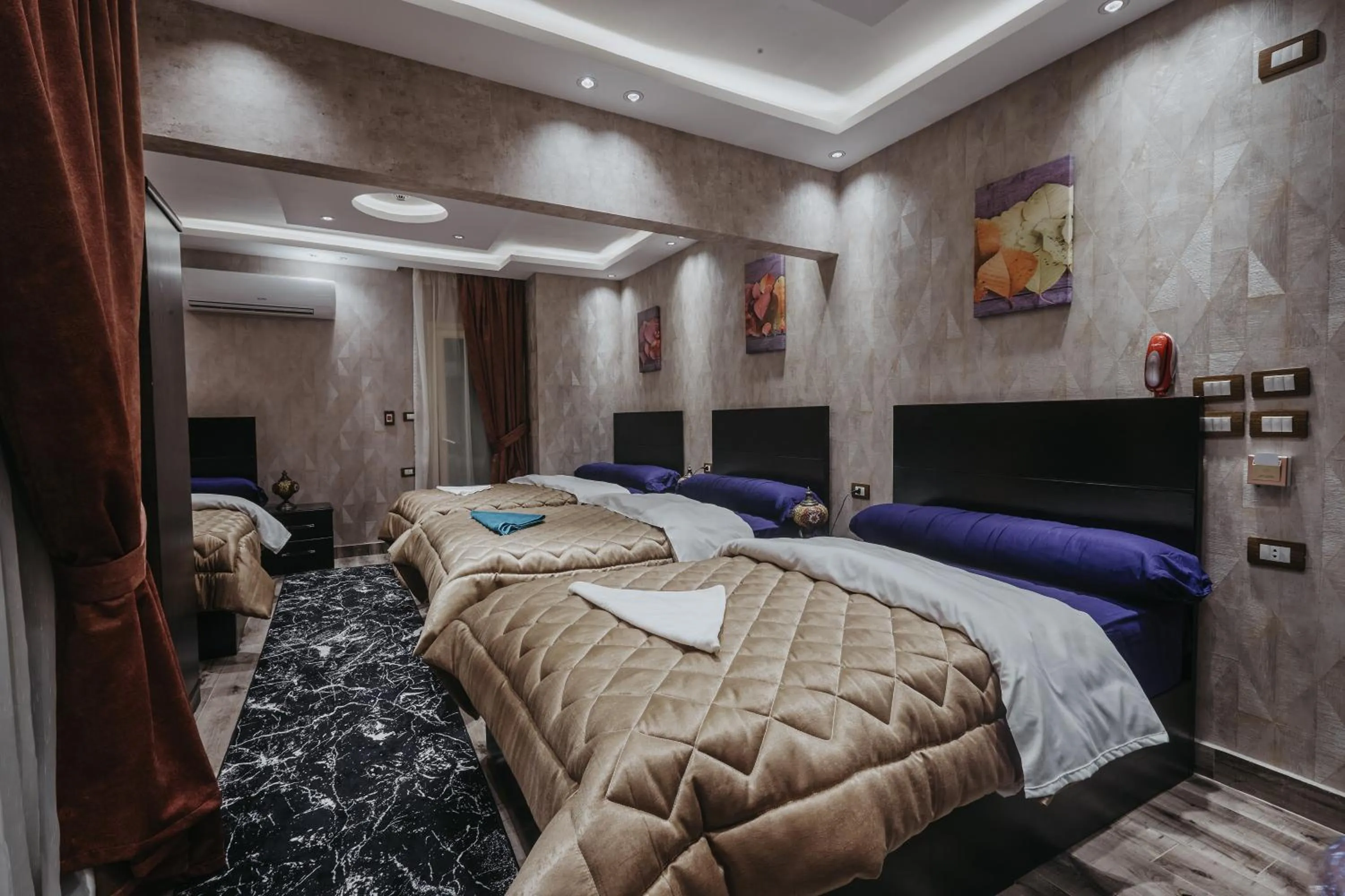 Bedroom, Bed in Pyramids Planet Hotel