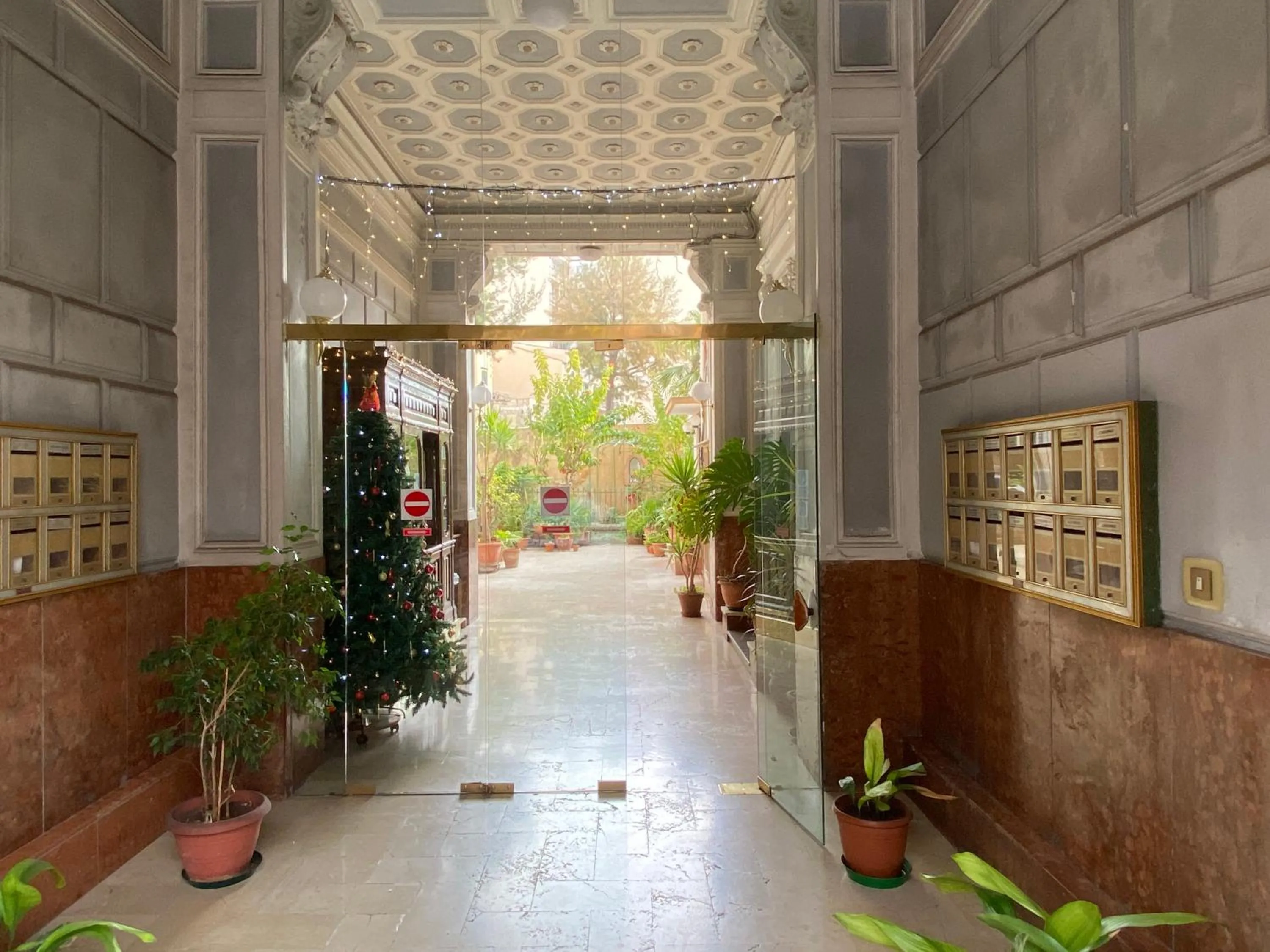 Property building in Palermo City Room