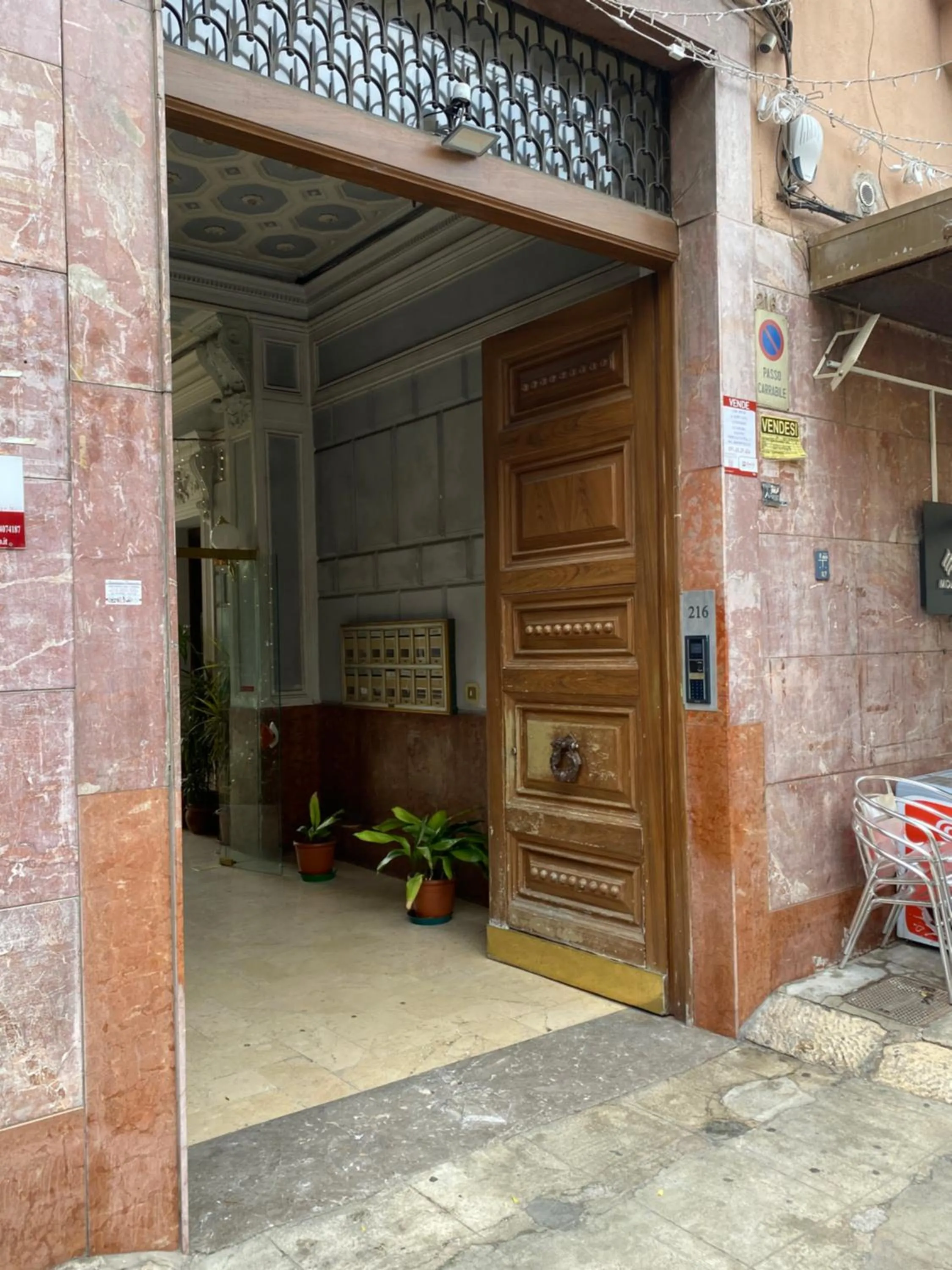 Property building in Palermo City Room
