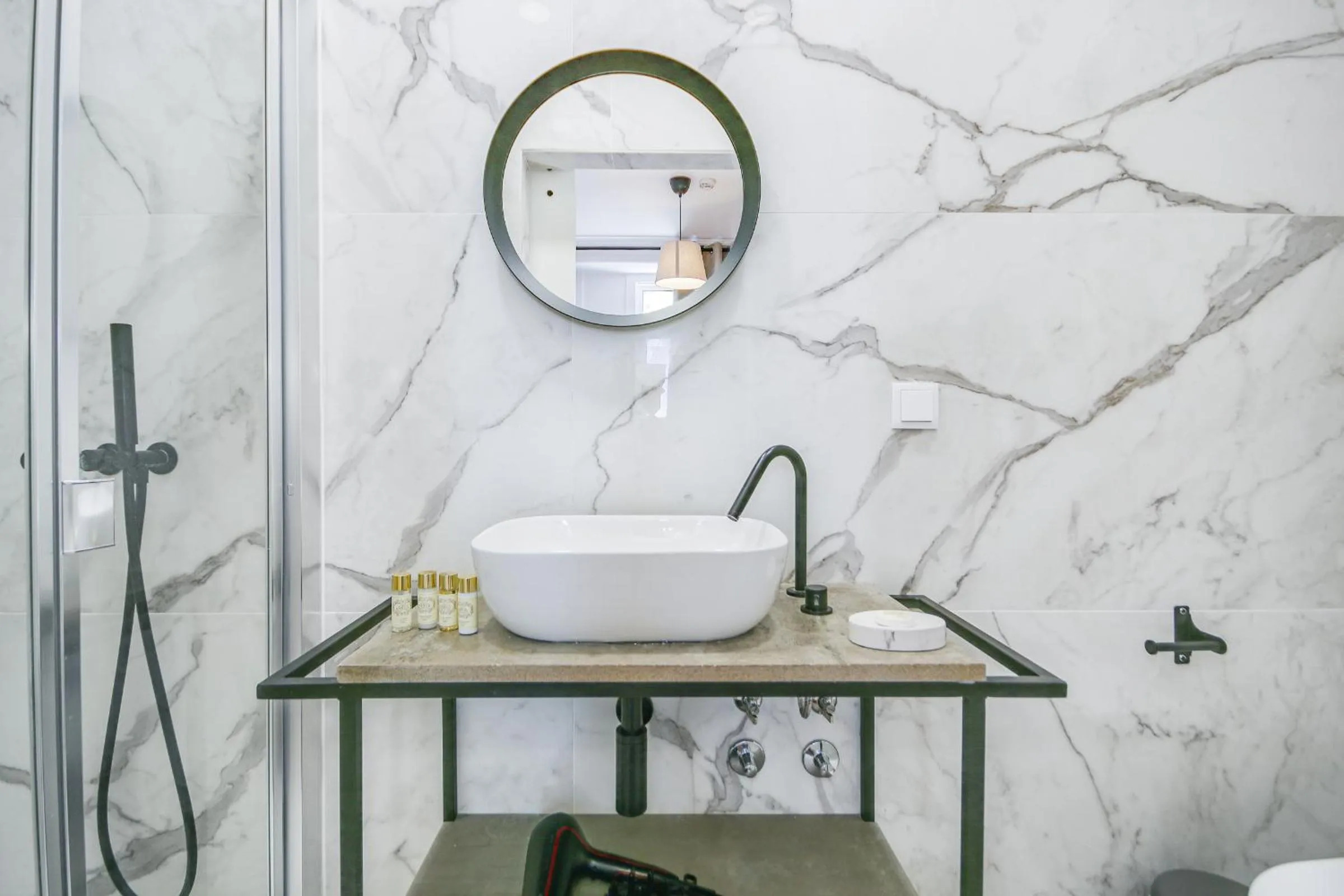 Toilet in Alvalade Palace