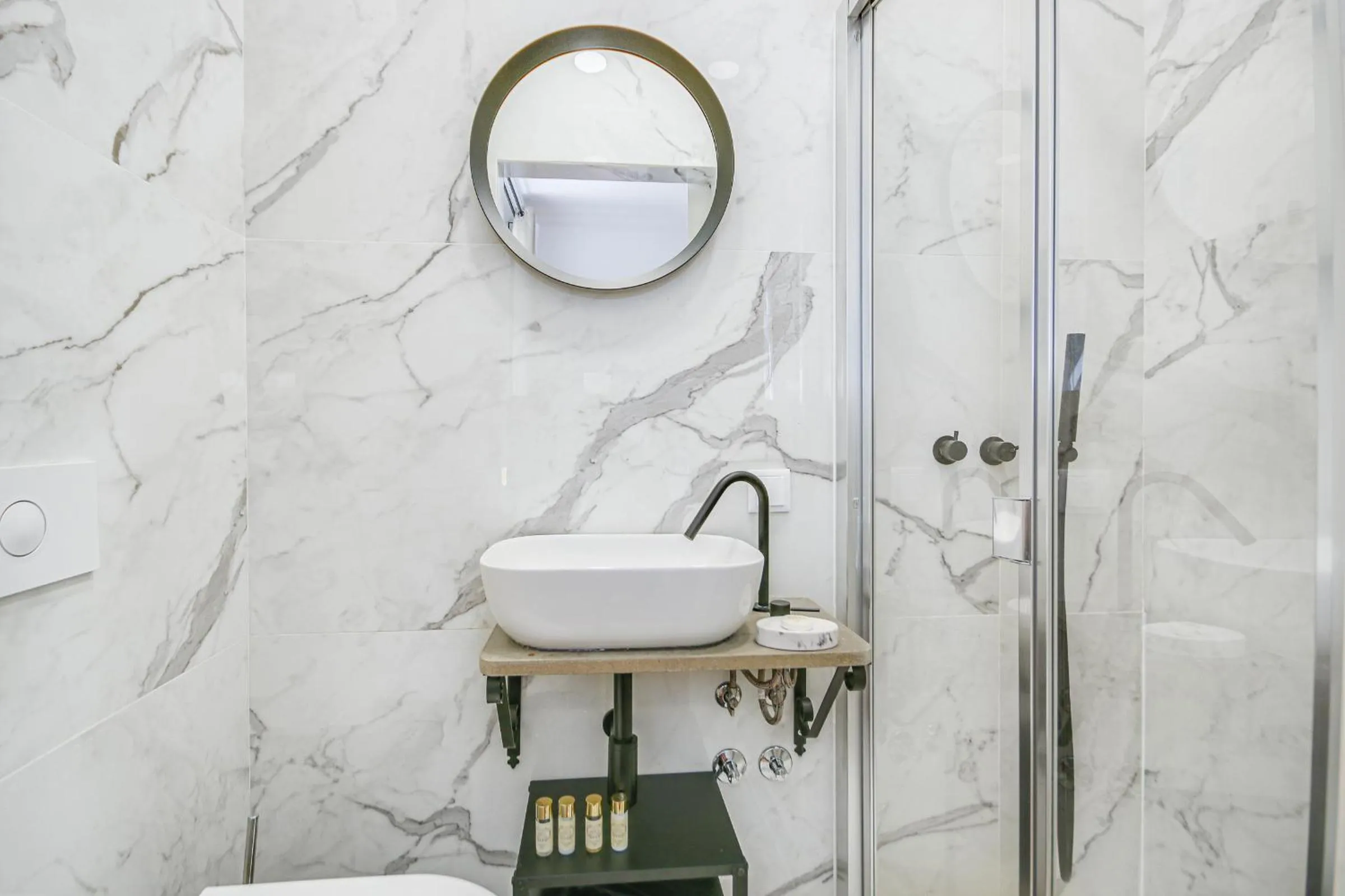 Toilet in Alvalade Palace