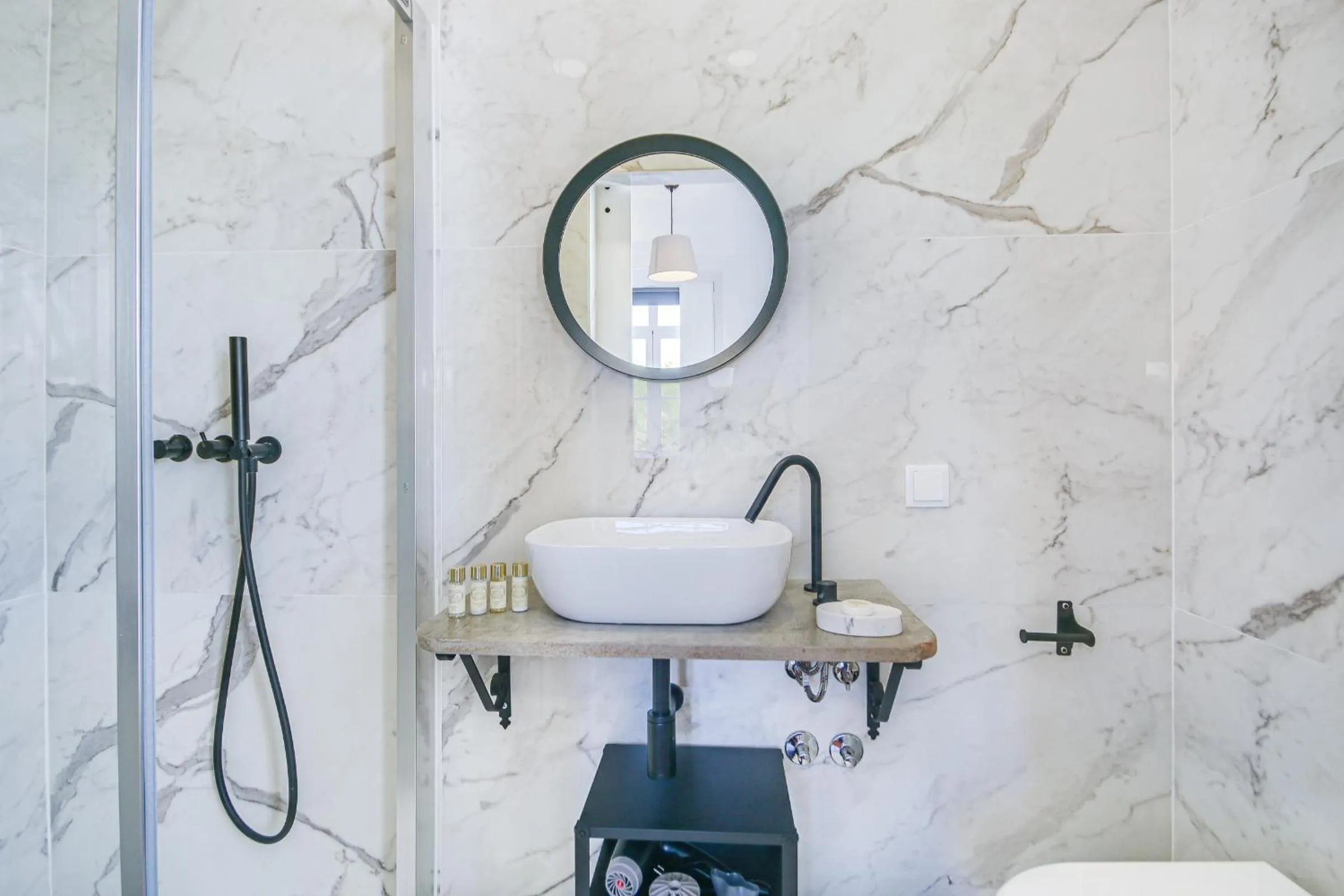 Toilet in Alvalade Palace