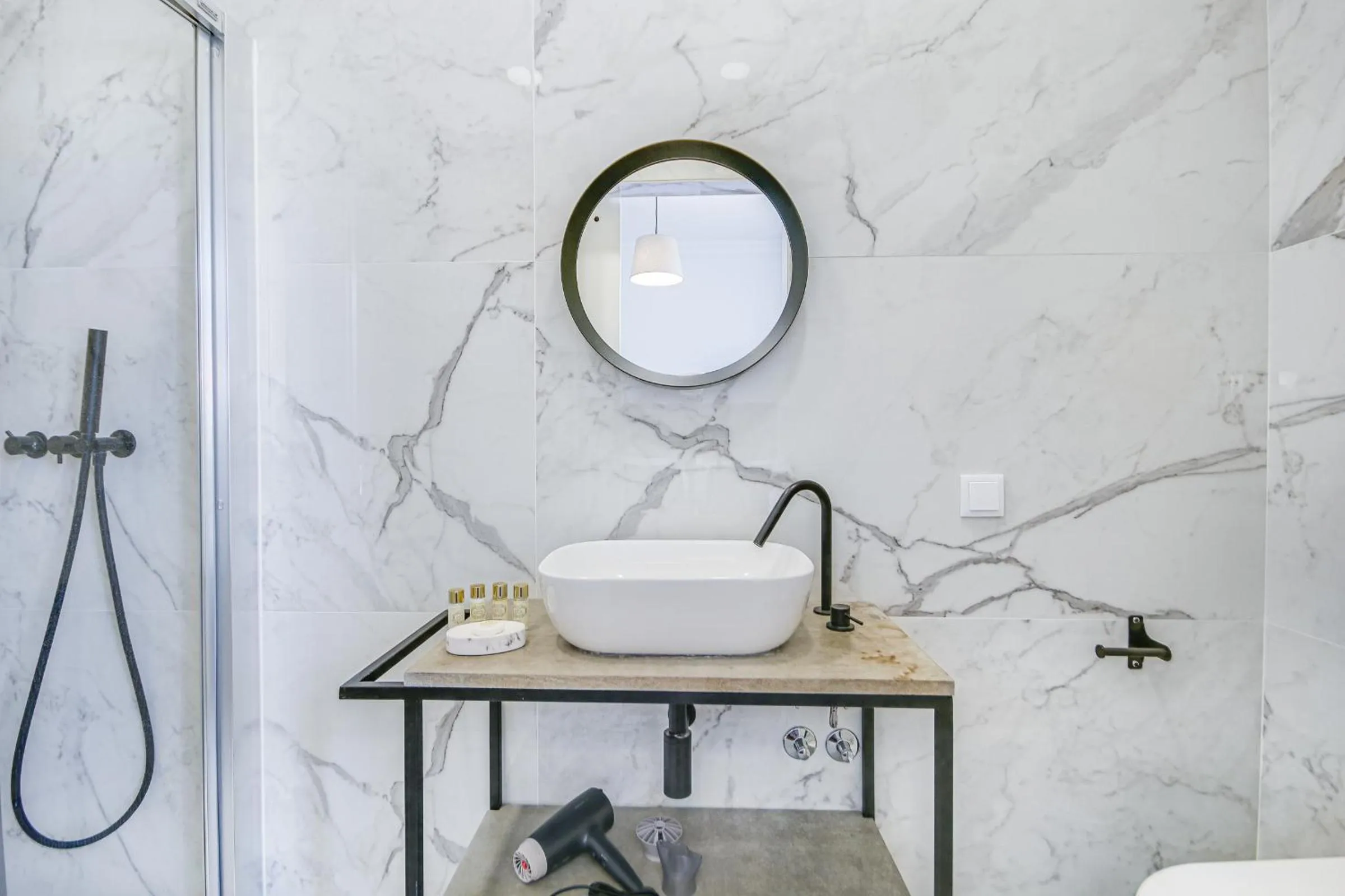 Toilet in Alvalade Palace