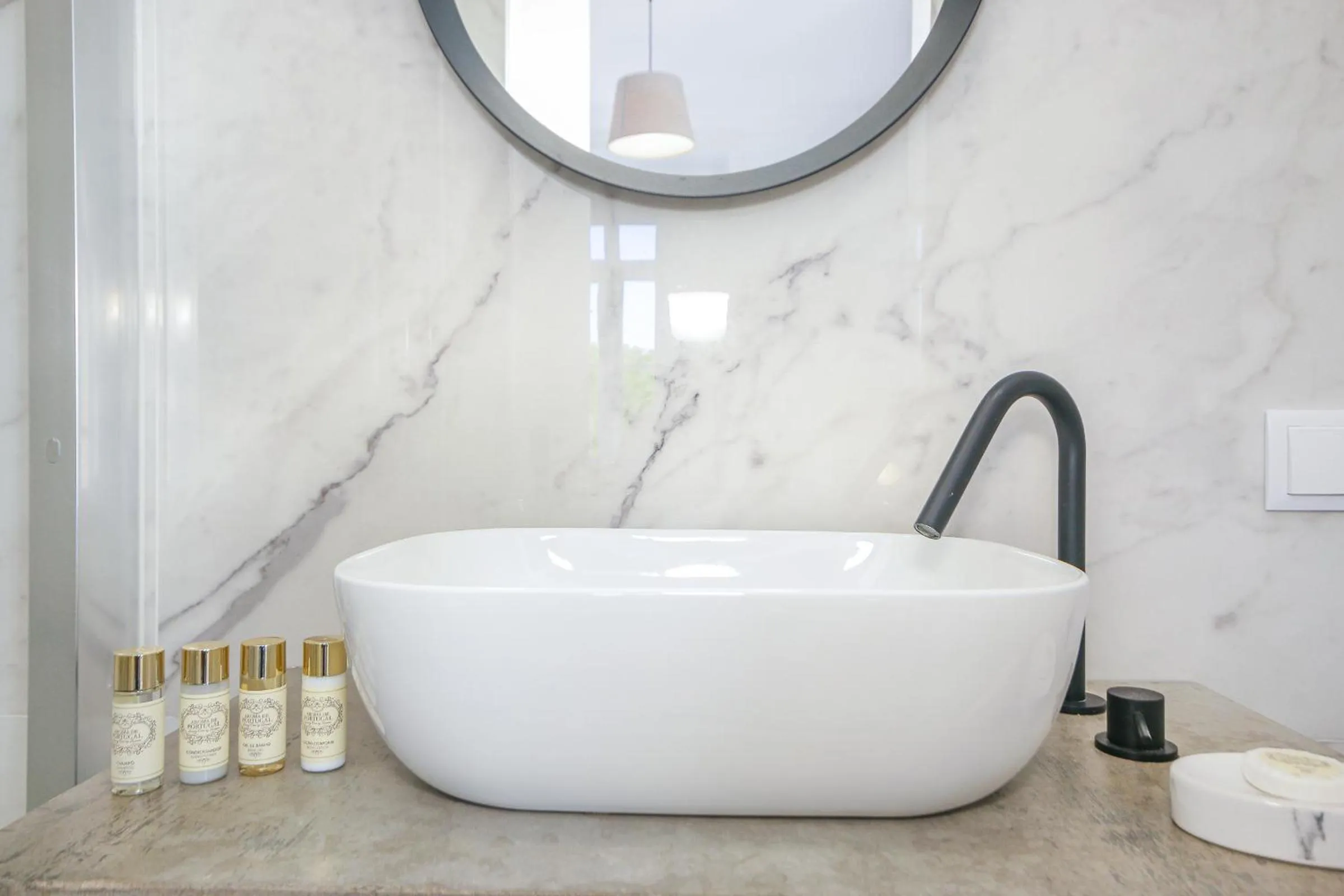 Toilet in Alvalade Palace