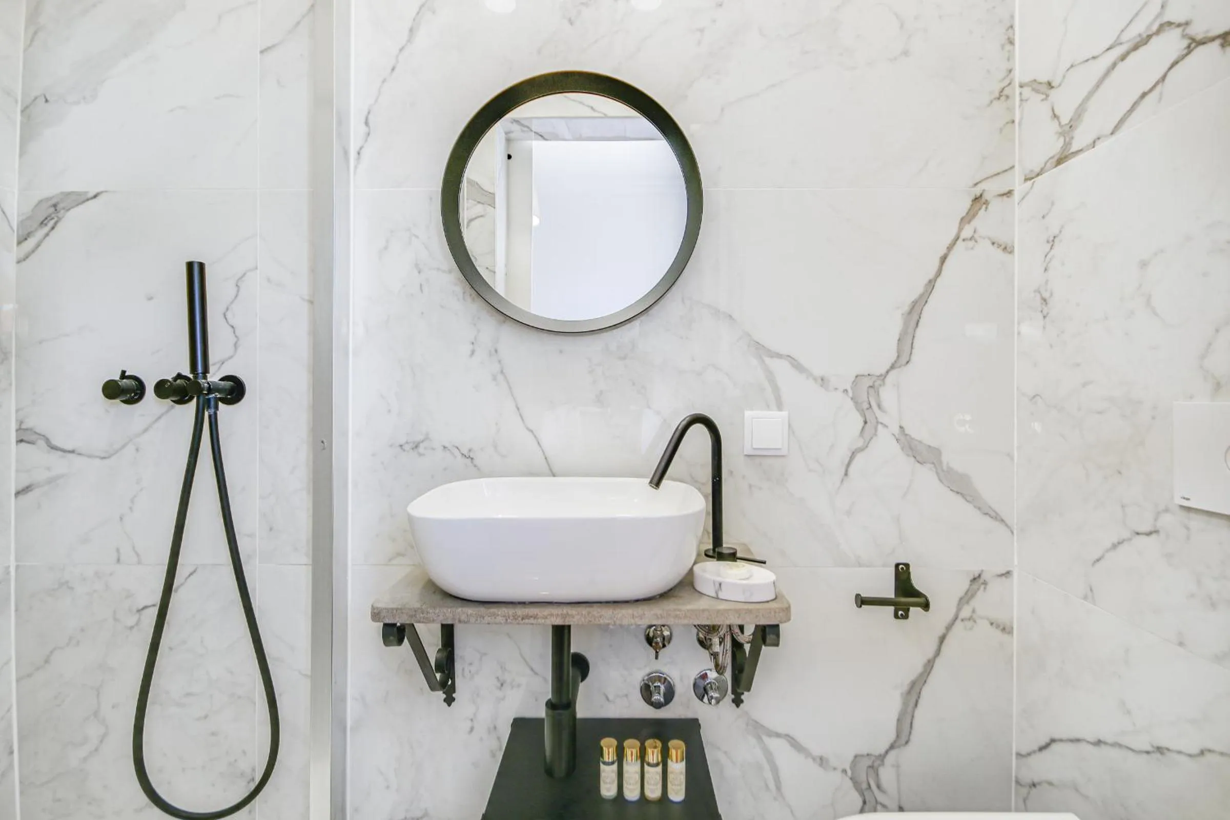 Toilet in Alvalade Palace