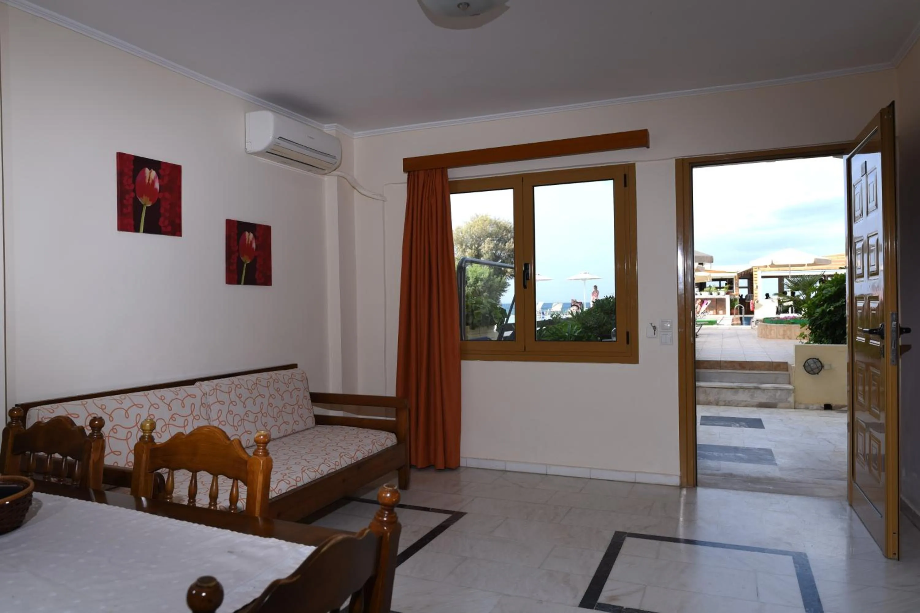 Esperides Beach Hotel Apartments