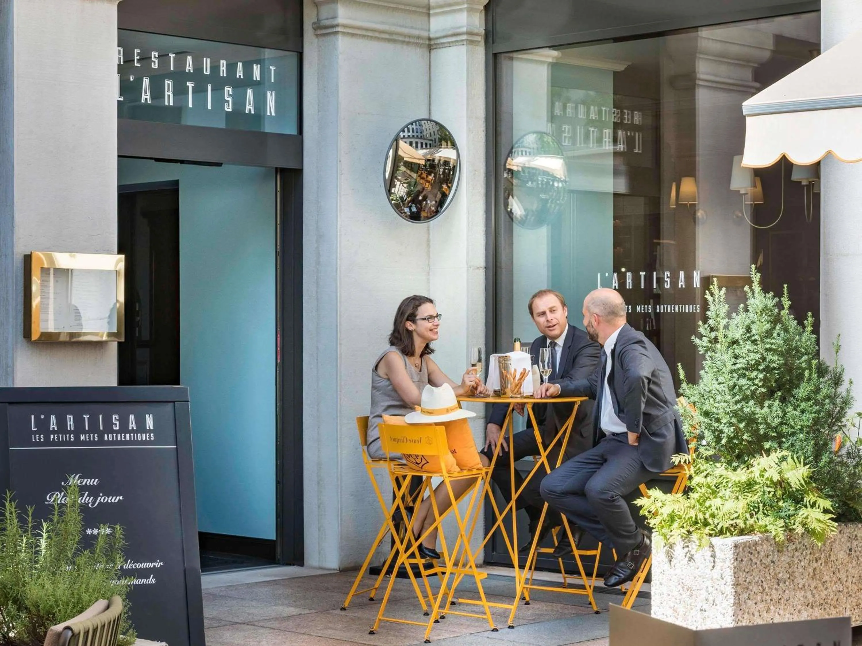 Lounge or bar in Hotel Rotary Geneva - MGallery