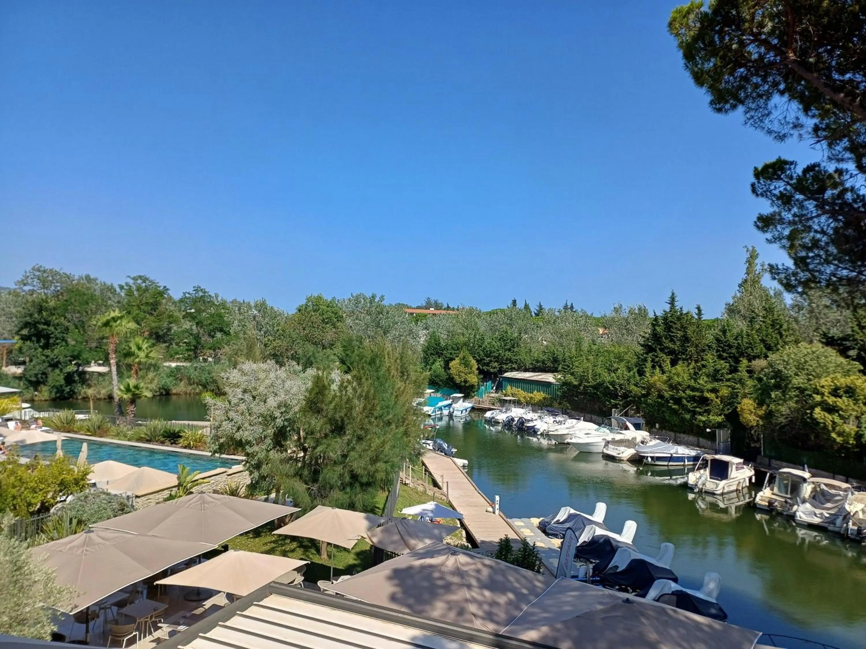 Pool view in Ilot du Golf BW Premier Collection