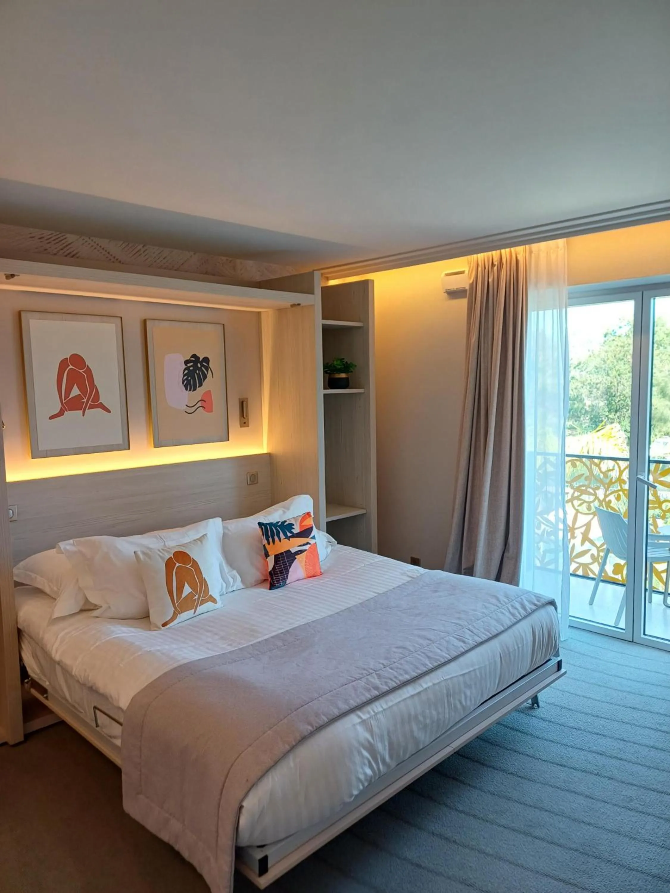 Bedroom, Bed in Ilot du Golf BW Premier Collection