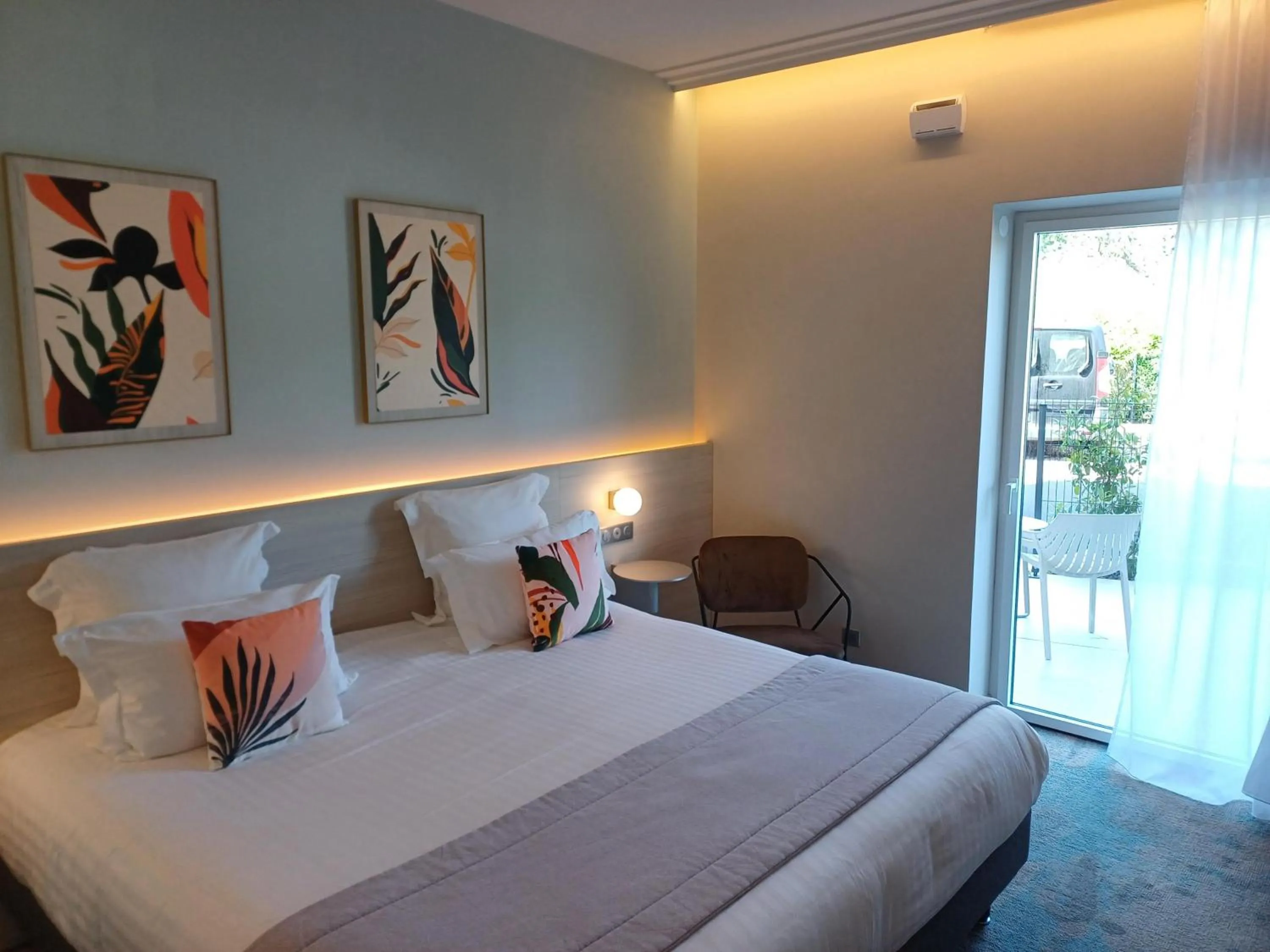 Bedroom, Bed in Ilot du Golf BW Premier Collection