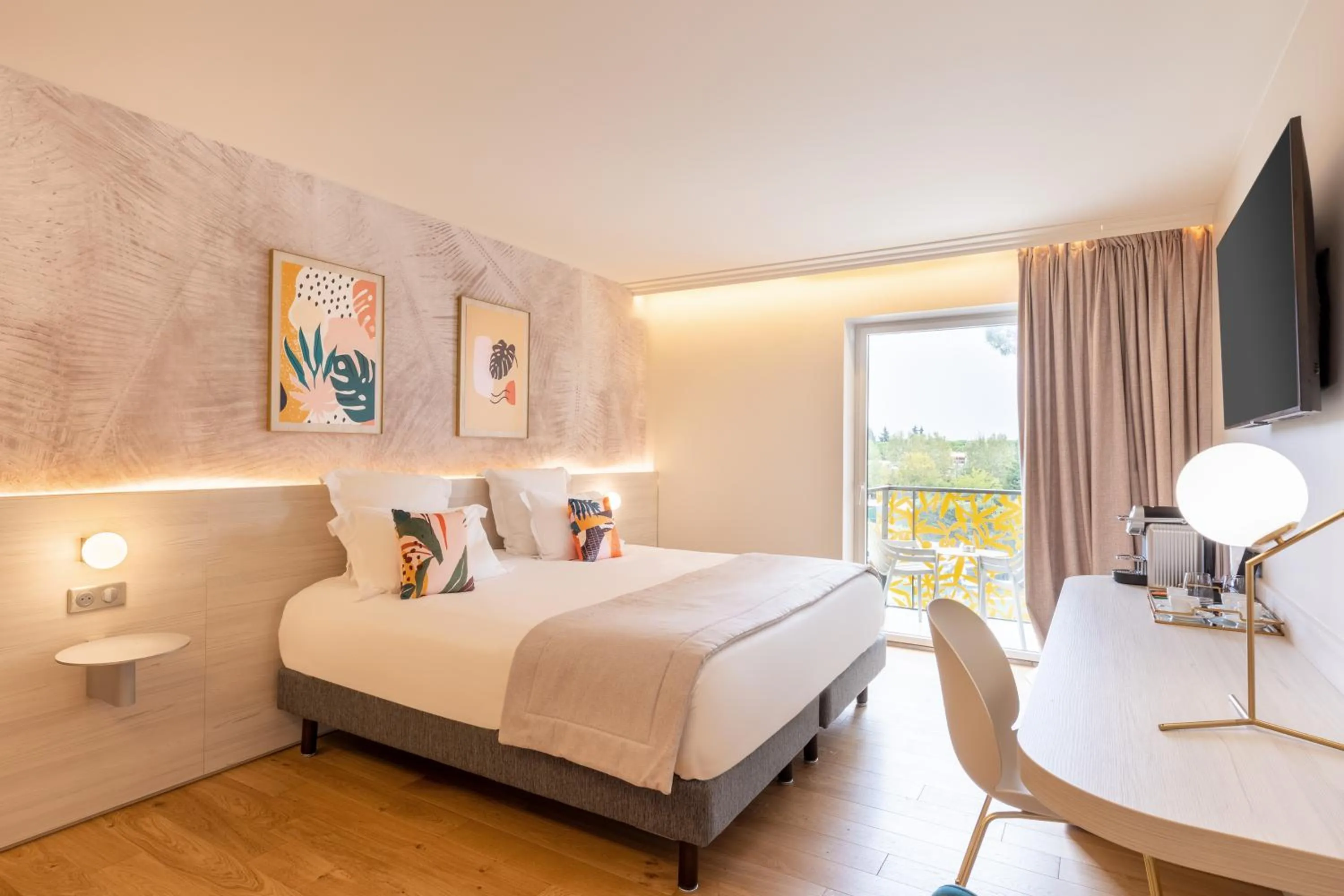 Photo of the whole room, Bed in Ilot du Golf BW Premier Collection