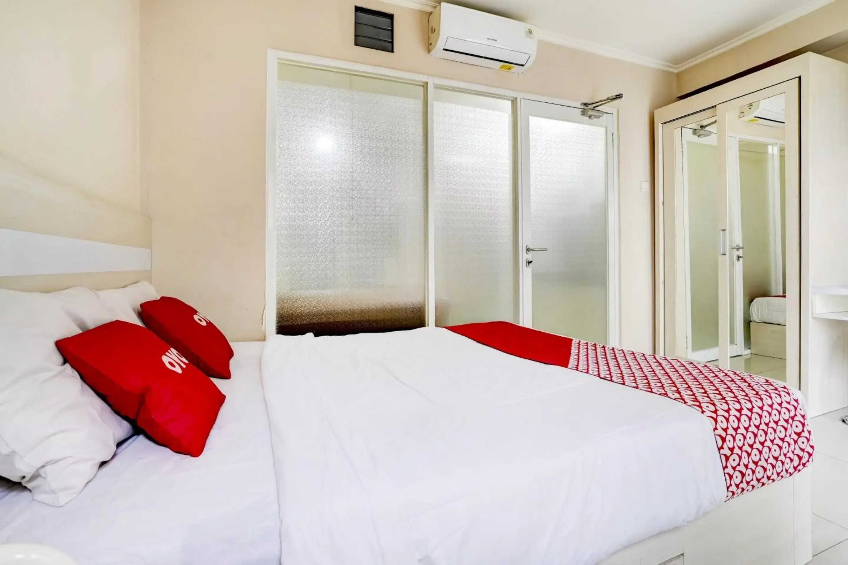 Deluxe Suite in Collection O 90205 Queen Rent Apartment Gateway Pasteur Deluxe Suite in Collection O 90205 Queen Rent Apartment Gateway Pasteur