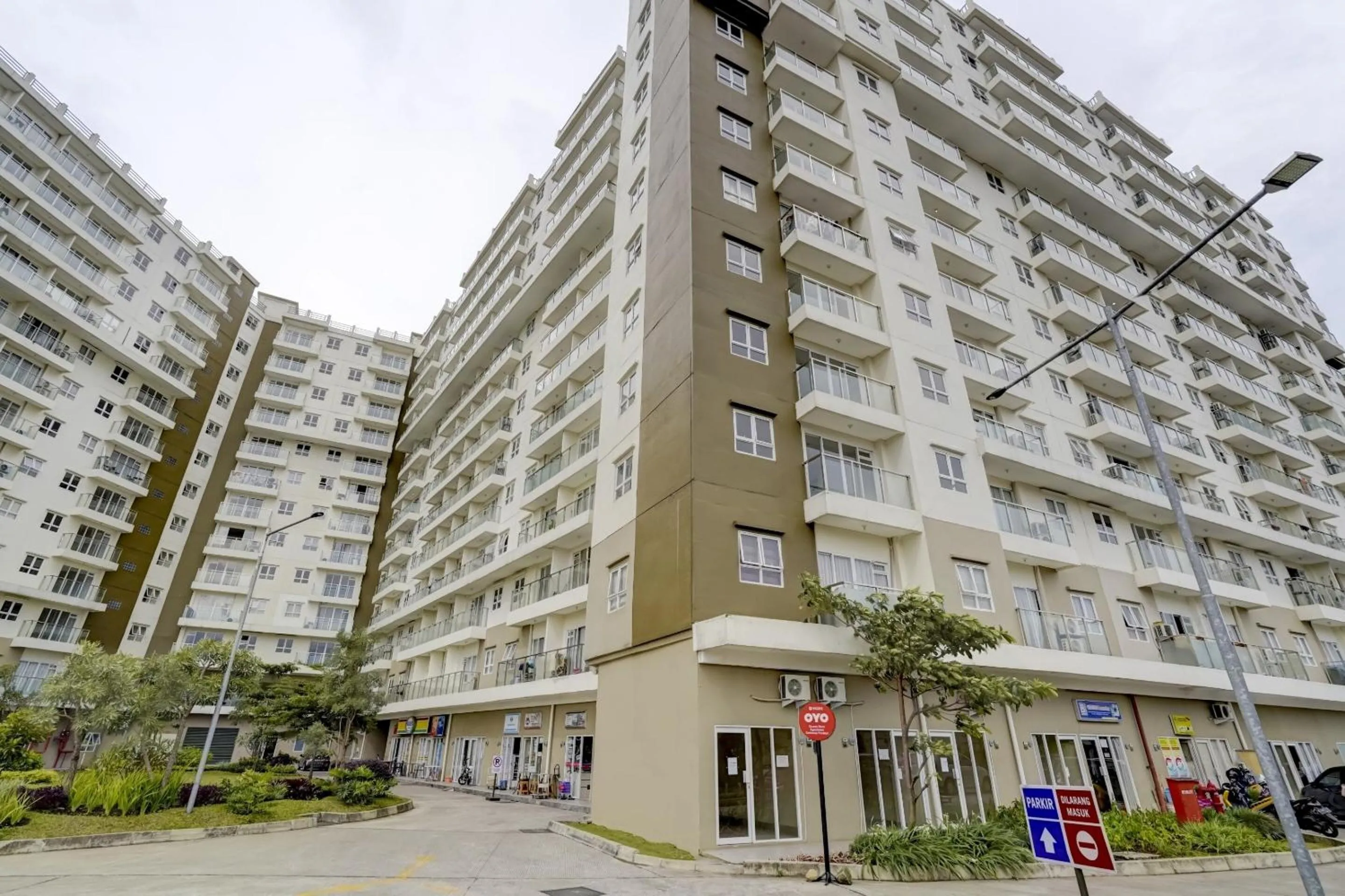 Facade/entrance in Collection O 90205 Queen Rent Apartment Gateway Pasteur