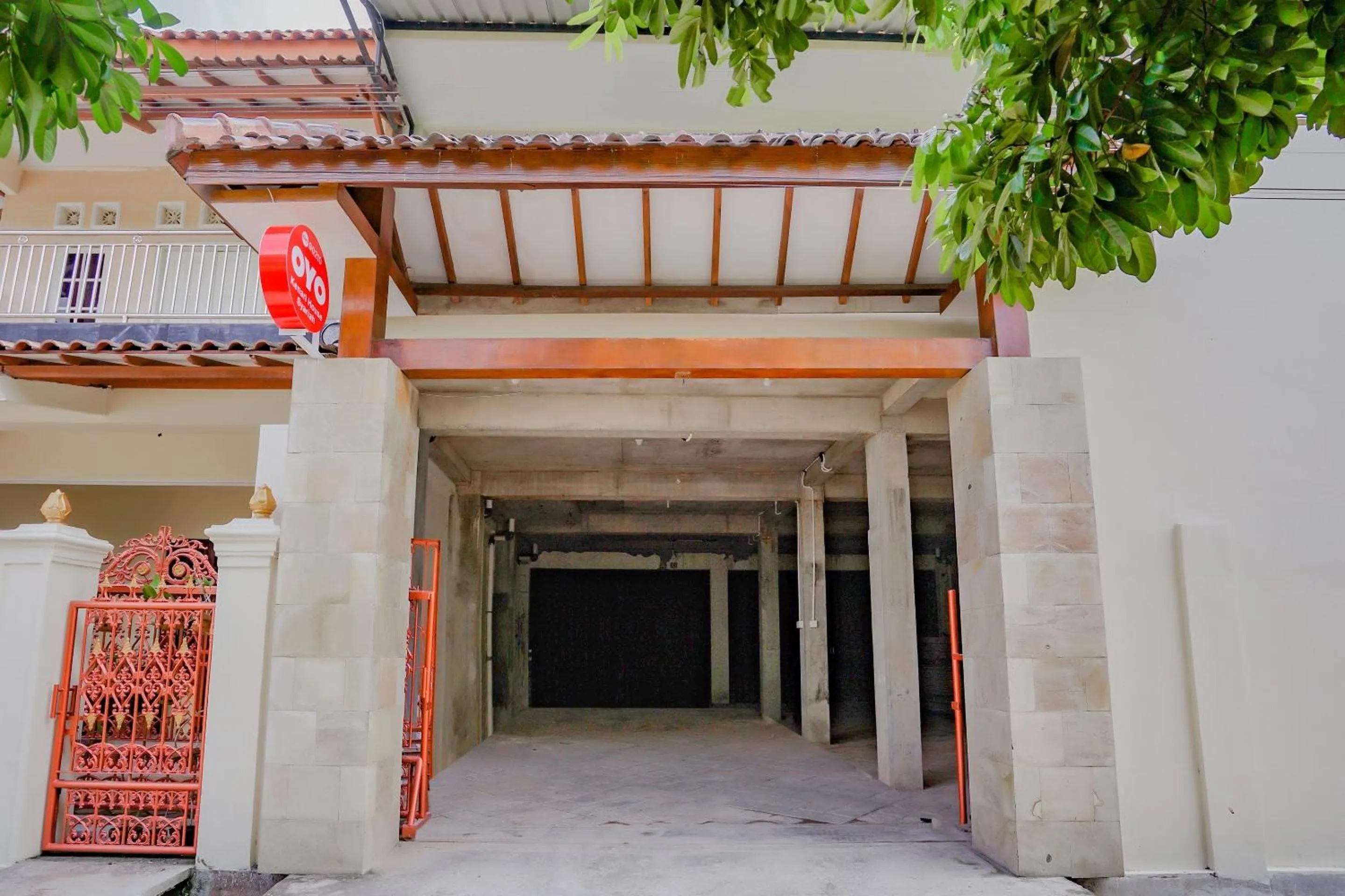 Facade/entrance in Hotel O Kenari House Syariah
