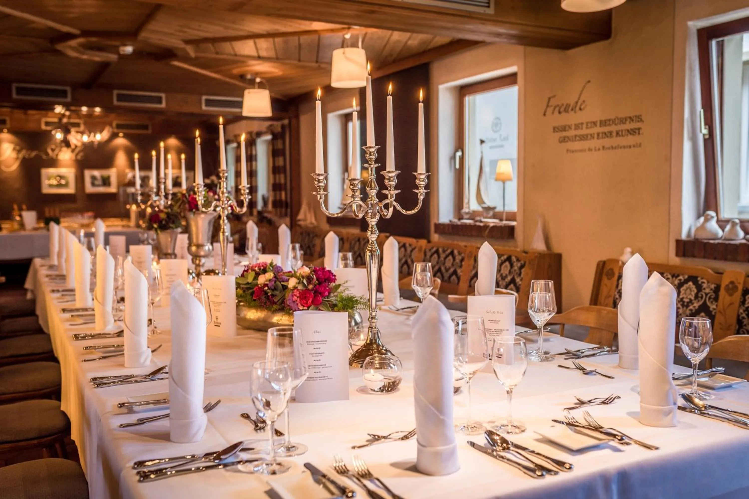 Restaurant/places to eat in Hotel Arthus